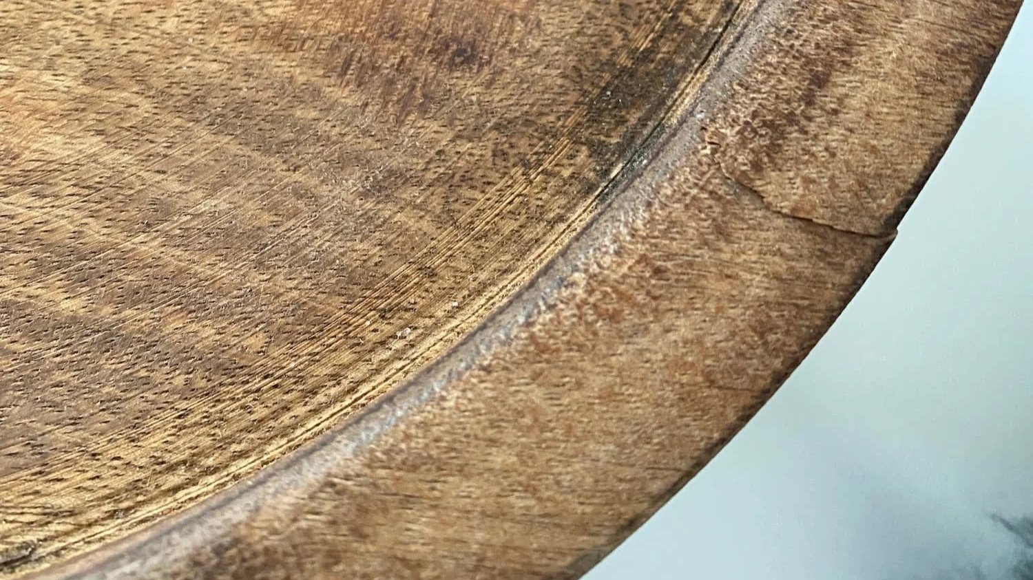 Using Wood Accents for Warmth and Coziness