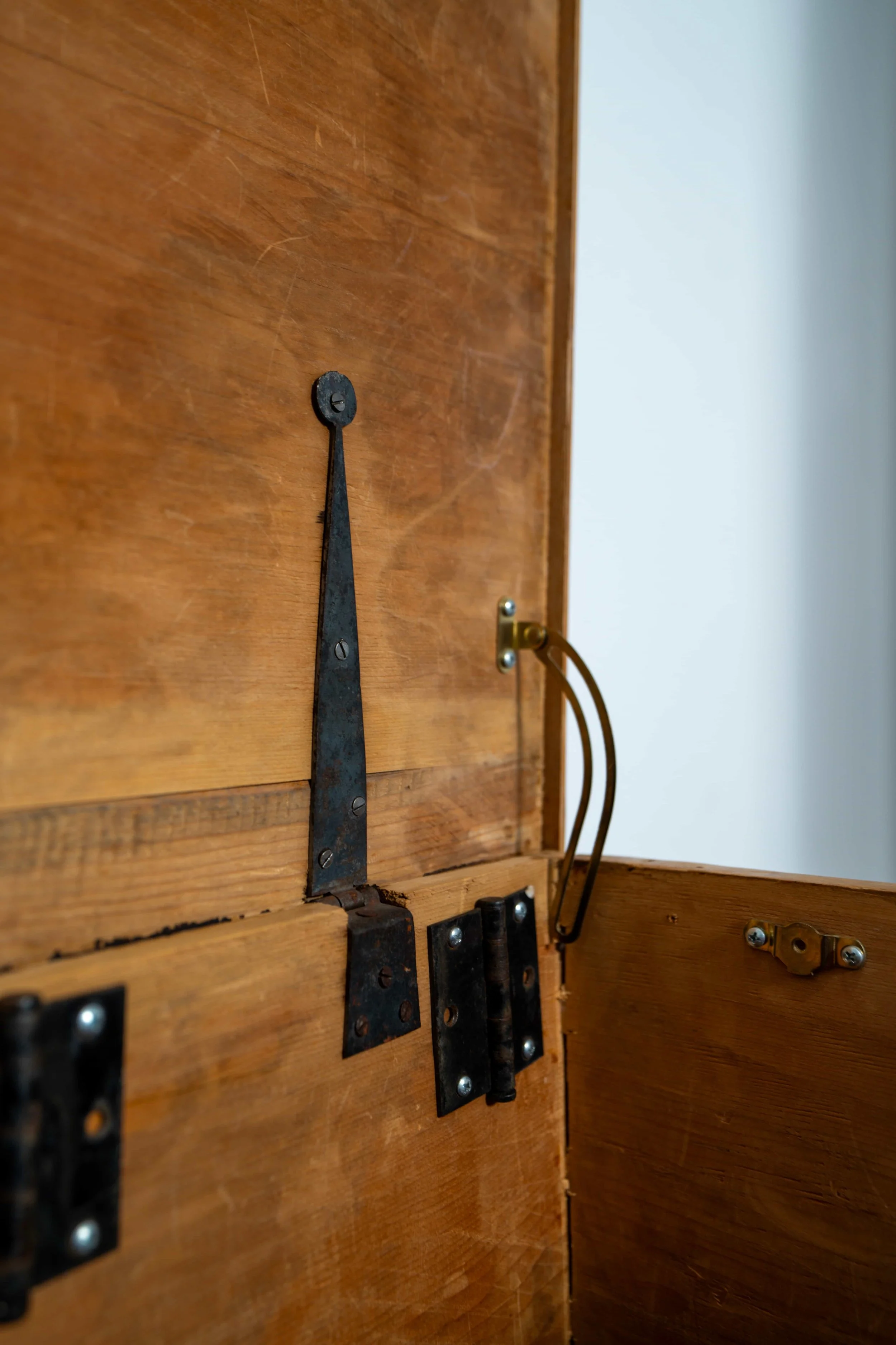 Pine Chest Inside Hinge.jpeg