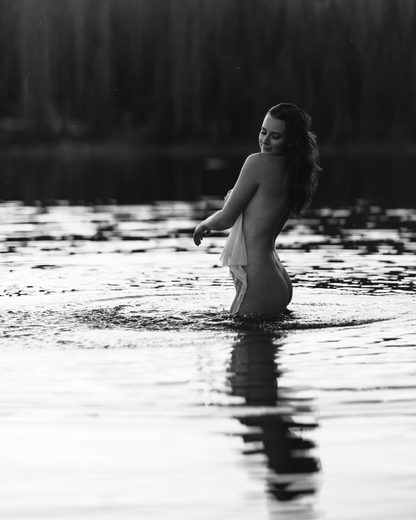 Is it summer time yet?! Can&rsquo;t wait to head up to my favorite lakes this summer! Did you know I only have 5 spots left for Wild Woman Summer Shoots?! Don&rsquo;t wait to book your Lake shoot with us for 2023! It&rsquo;s an unforgettable experien