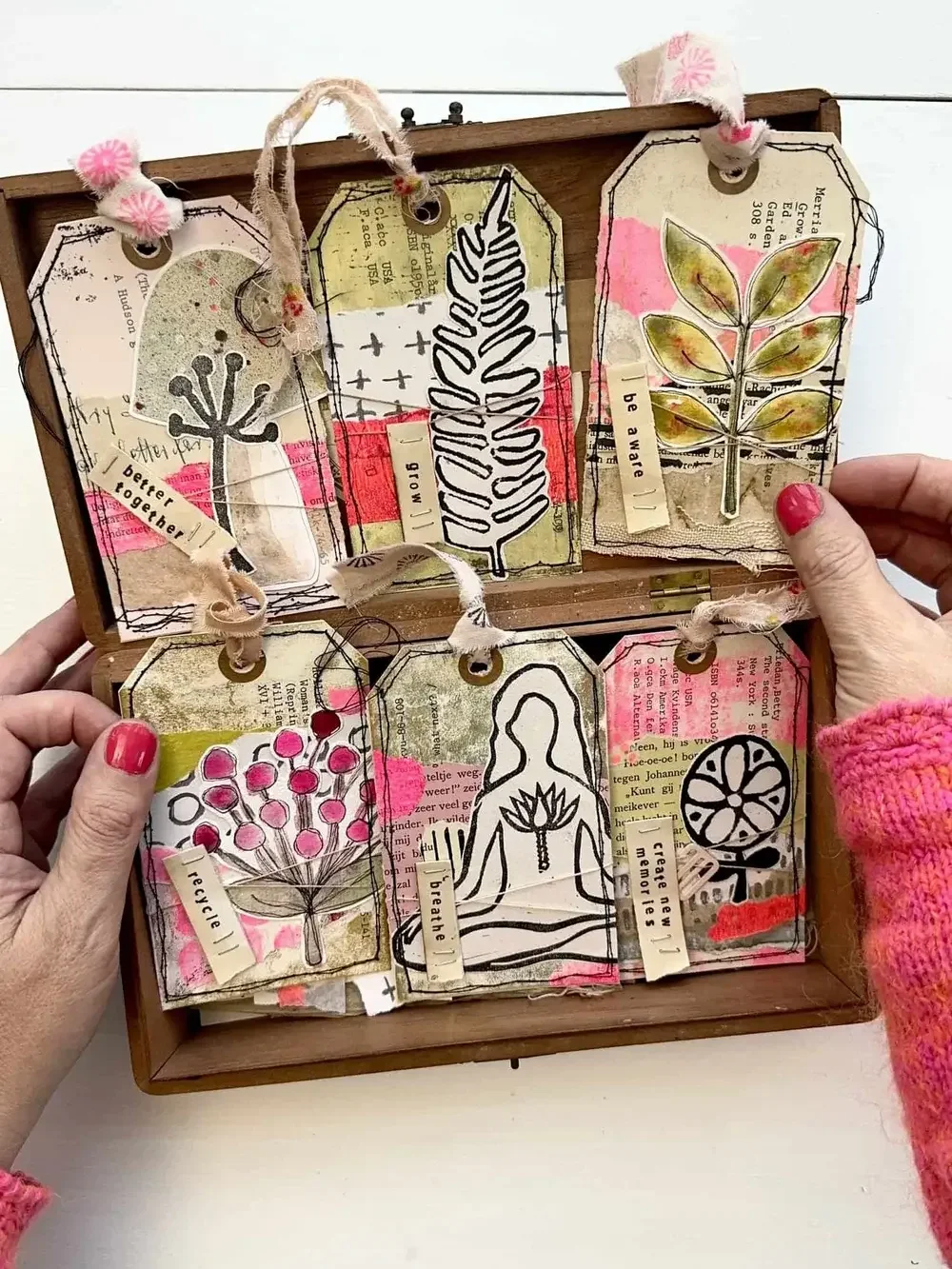susanne-randers-mixed-media-tags-in-box-min (1).webp
