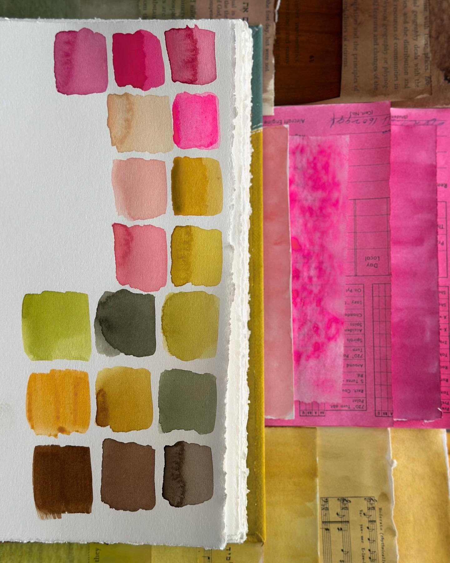 Yesterday I worked on Susanne Randers&rsquo; @mitkrearum lessons for #mayfodderschool3 and I can see how much my favorite personal color palette has been evolving slowly over time and getting better and better. Her exercise of painted papers using al