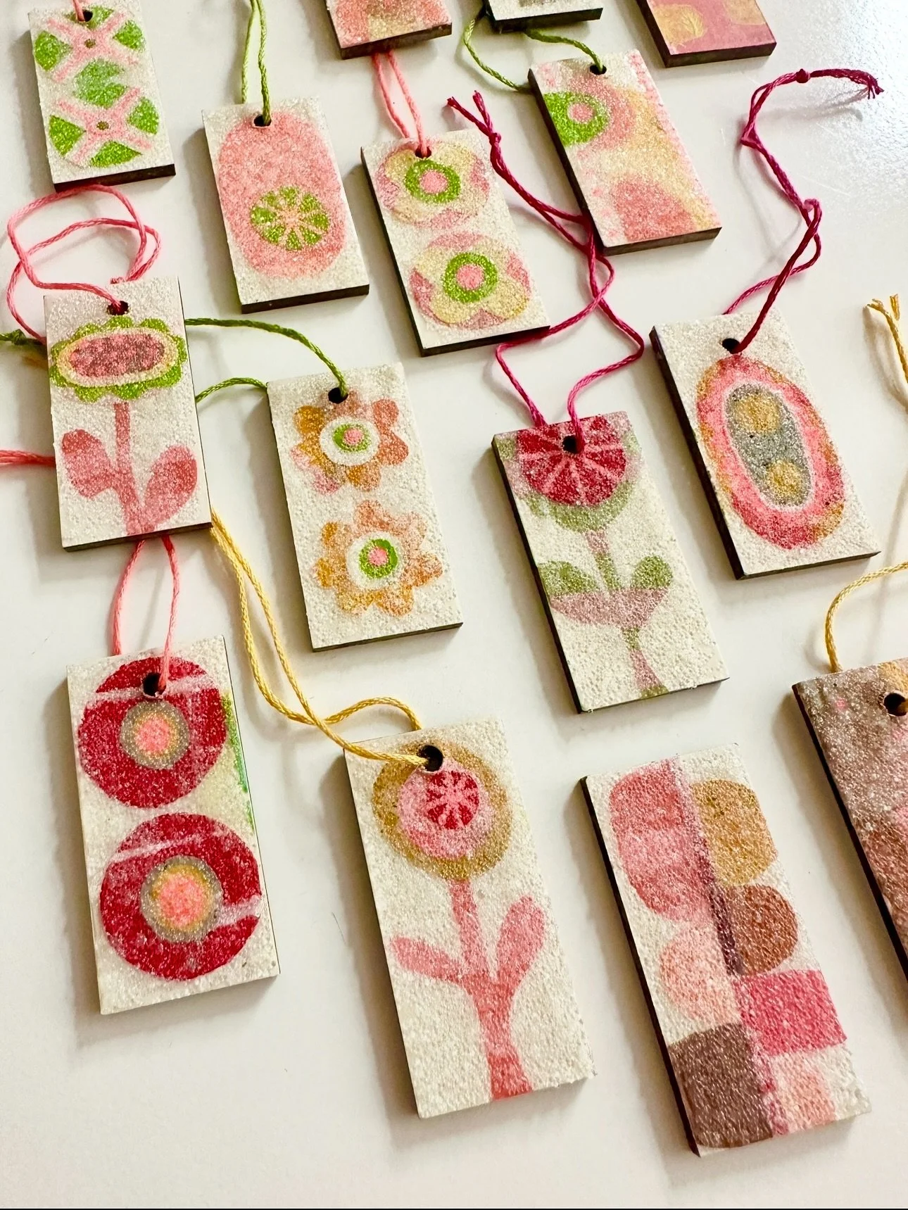 Working in miniature for this #fodderchallenge2025 project with Susan Rossiter @soozrossiter inspired by Mid-Century Modern female textile designers has been a real eye opener! So much of what I now love and adore in design was inspired by these desi