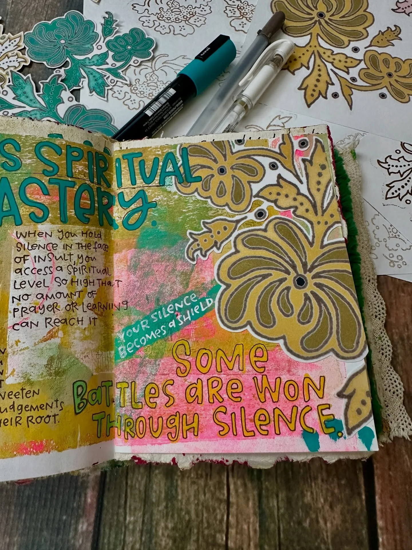 👉🏼Scroll through for mixed media media collage art journaling inspo! 

Art journaling with super cool images inspired by vintage lace designed by Jane Chipp for the ArtFoamies + Fodder School release. 

Stamped, scanned and used Procreate to duplic