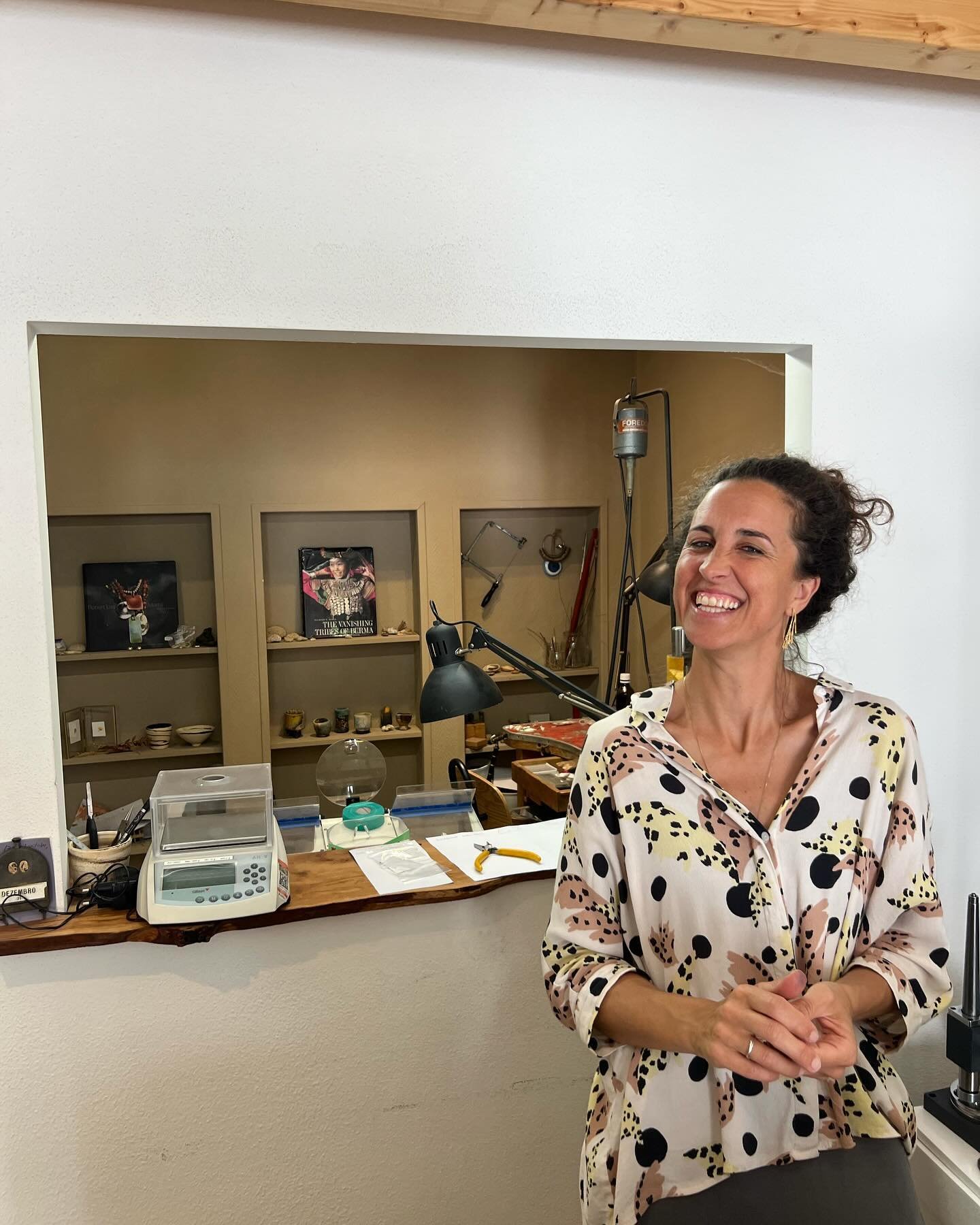 M&aacute;rcia Neto, local jewelry artist, her studio, &amp; the necklace I bought from her 🐚💛🇵🇹