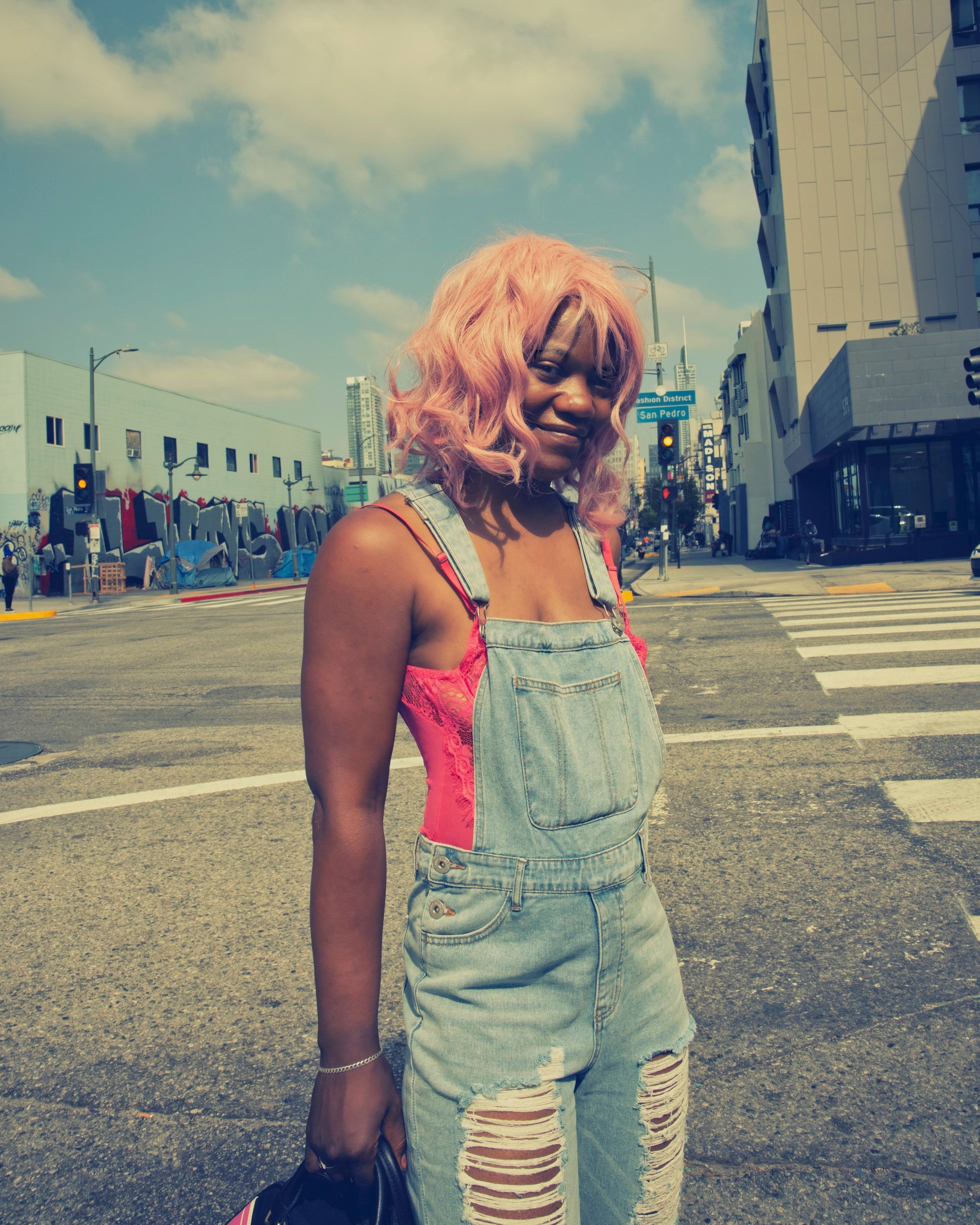 _H7A0299+ragazza+capelli+rosa++copia+light.jpg