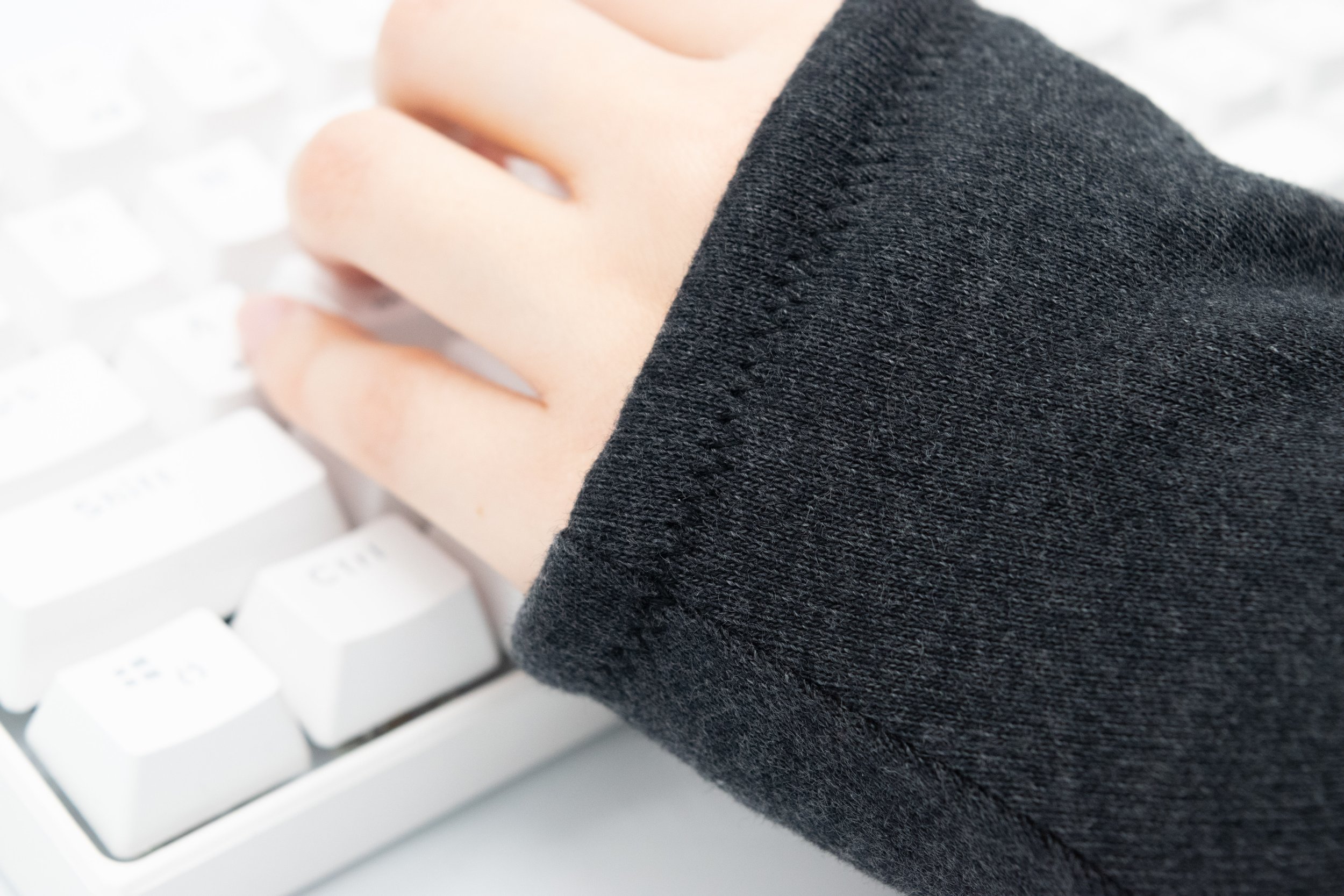 typing-gloves-for-cold-office