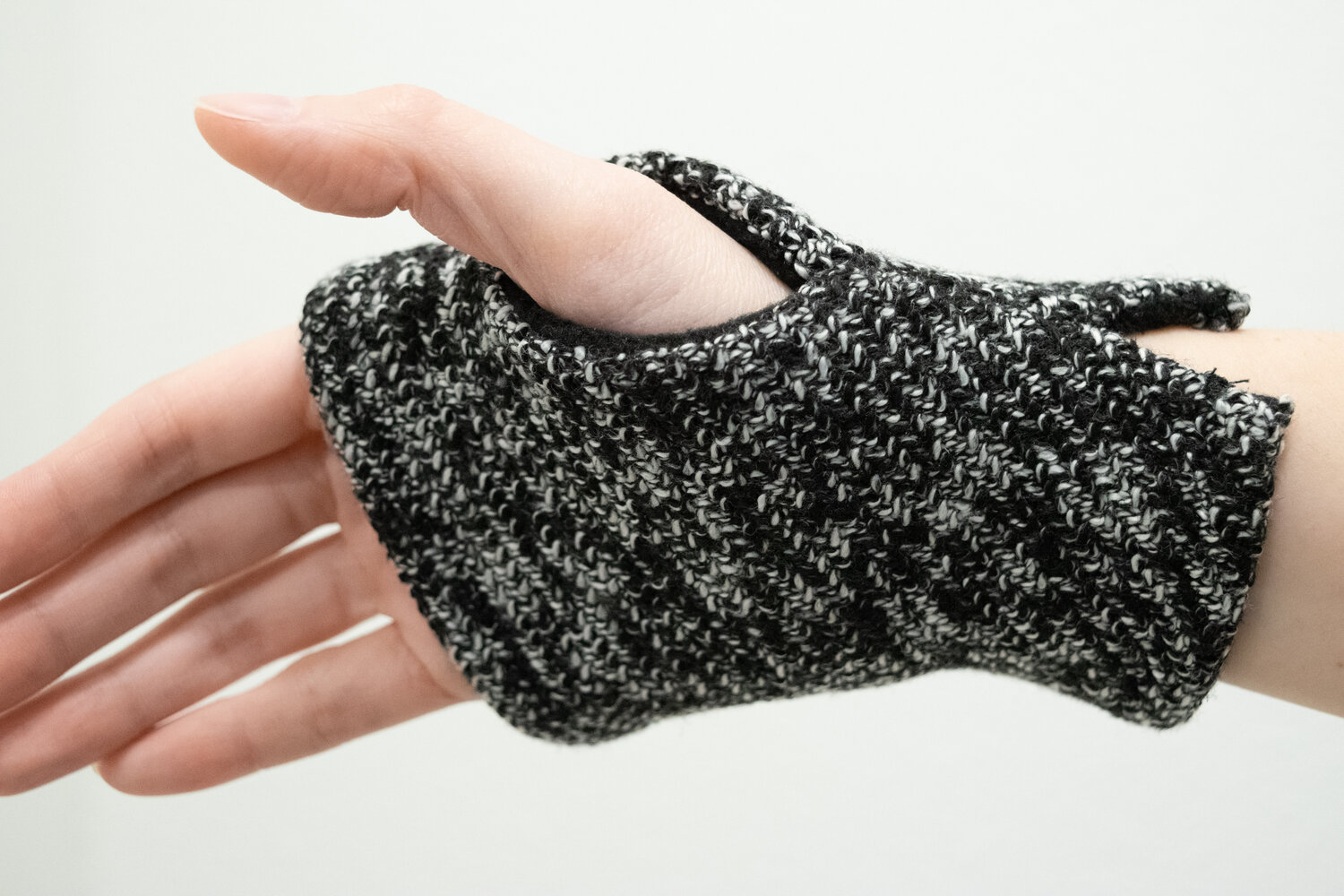 Gloves Black-White Refiber Fleece-Lined Tweed Designs —