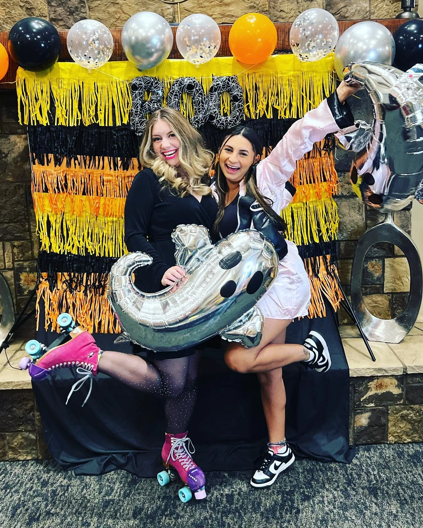 Part 1 of posts about the blast we had at Boos &amp; Booze on Friday! @happyplacedesigncompany was so amazing to work with! Her skills are top notch! 
@victoriashley brought the party, and @sadyebby fed us like spooky royalty. 
You can find @happypla