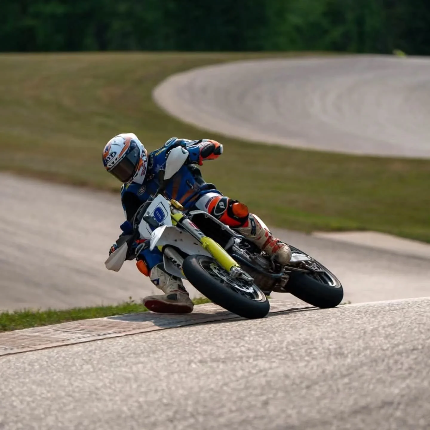 Another awesome day of Supermoto yesterday! Got a few more podiums in the heat races🥇🥈🥉

Ended up 🥇🥇🥉🥉 for my combined overall finishes!

Had a blast ripping with everyone and can't wait for the next one. Now off to Mid-Ohio to try to keep thi