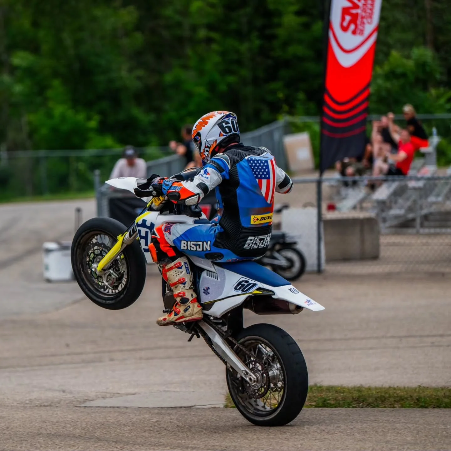 Wheelies: fans love 'em. 

Happy #wheeliewednesday 

@greatlakessupermoto
@racesmec
@shots_by_amd
@bison_track
@kytamericas

#wheelie #supermoto #supercarl #sendit