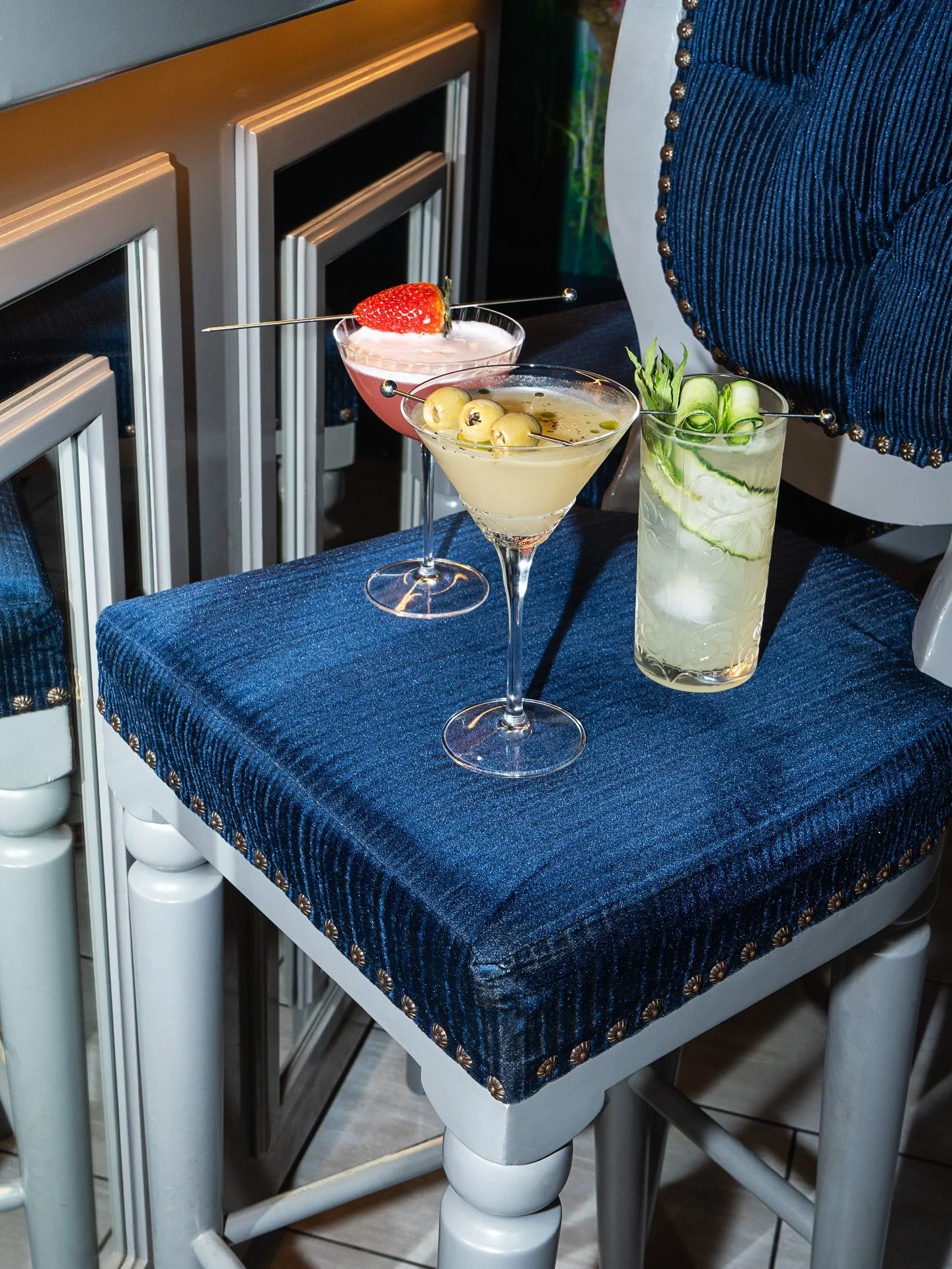 Gestionamos la presencia digital de Cire Cumbayá, cuidando cada detalle para reflejar la elegancia y experiencia que lo definen.
Hacemos fotografías con intención, videos que evocan sensaciones y diseños que transmiten su