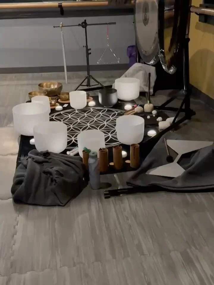 What a zen evening we had yesterday! 🧘🏼&zwj;♀️ With the holidays in full swing, we wanted to create a relaxing environment for our members to recharge. What better way to take a break than a sound bath!?! Big thanks to Krista from The Awakened Cent
