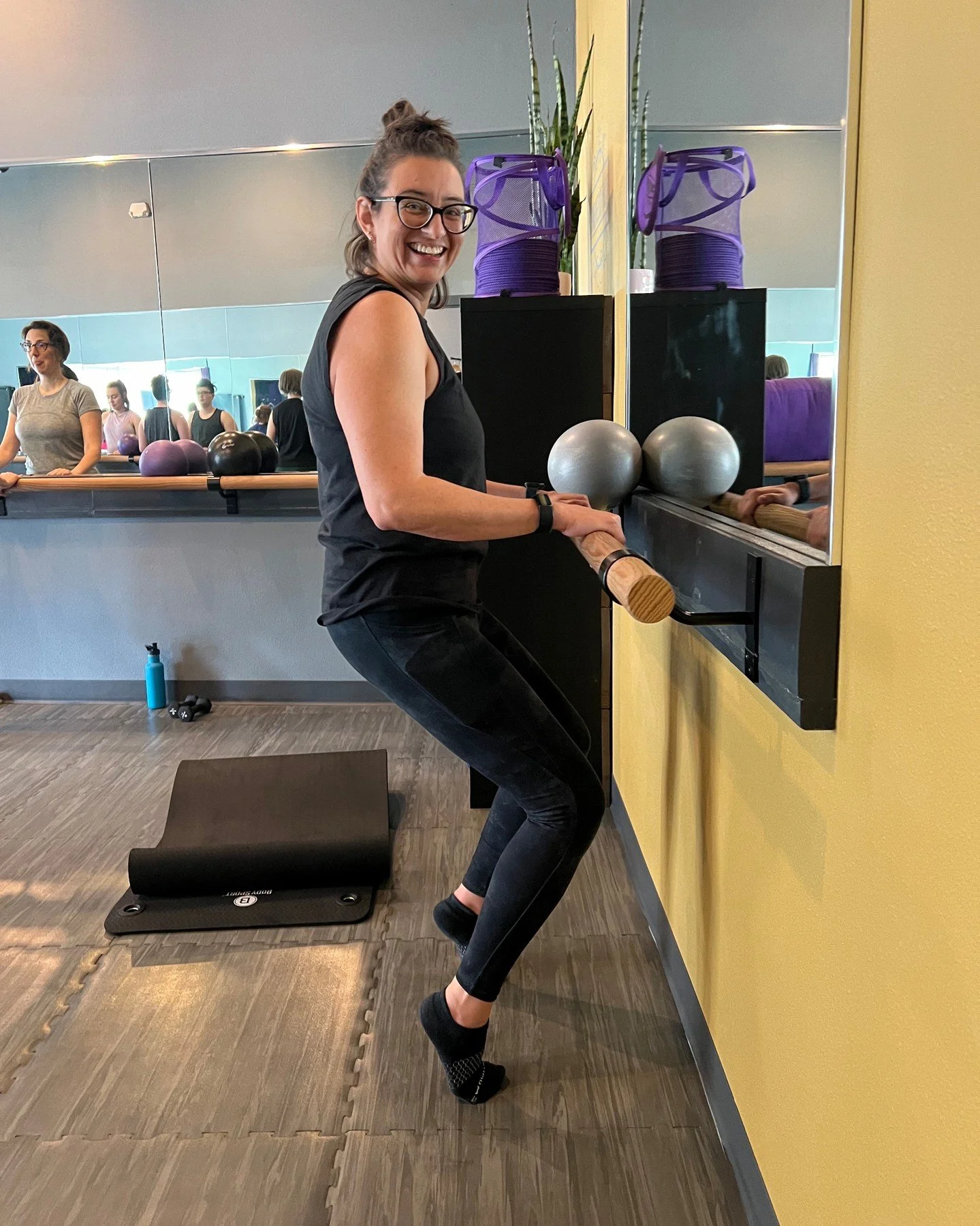Celebrating another year around the sun with Andi! 🥳💖
Cheers to a birthday full of laughter, fun and of course, barre! 

Join Andi for barre today at 10:30am today. Make sure to wish her a wonderful day in studio and ⬇️.