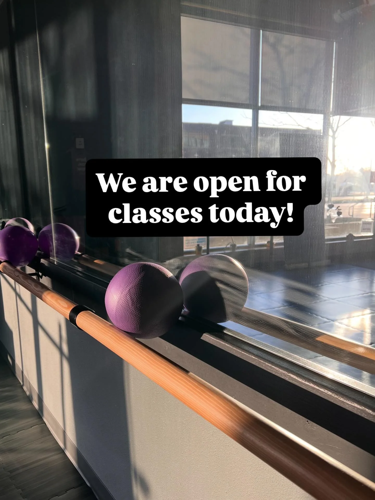 Thank goodness for the sunshine today!! ☀️🥶

Come warm up and get energized with us today! 🔥 Two more chances to hit the barre.

12pm Barre Interval
5:30pm Barre + Happy hour

Shoutout to the brave souls who made it to class this morning at 7am. 🙌