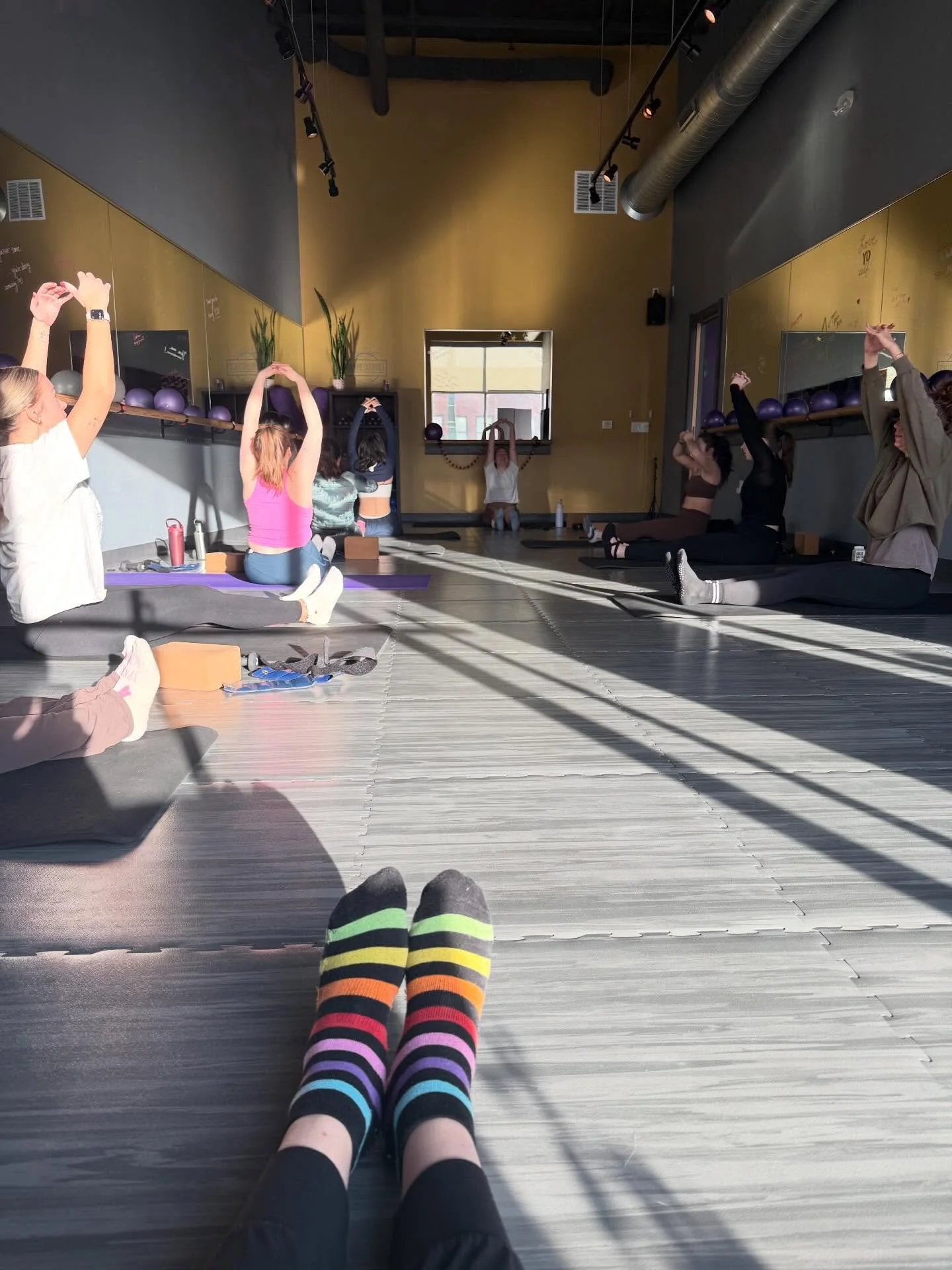 New month. New week. Brought to you by sunshine and barre! ☀️👯&zwj;♀️

Reminder to schedule out your week and get into class! 💚 See you soon!