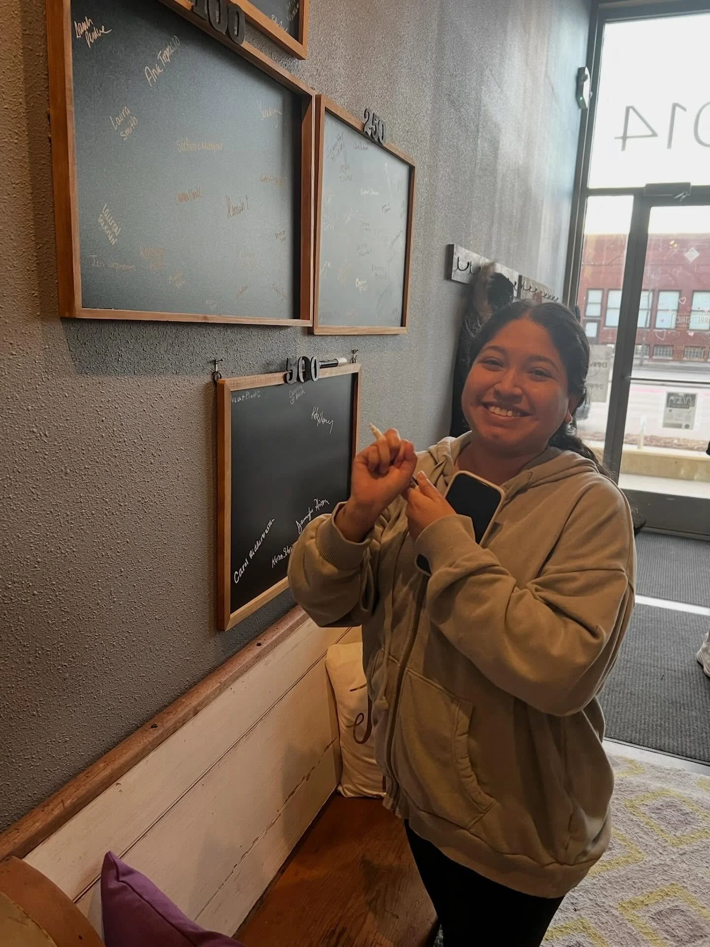 💃💃💃Mara Hit 100 Classes!!! 💃💃💃 
Congratulations on showing up and hitting your goal! We are all a uper proud of all your hard work. 💪Time to celebrate you @maaraarellano ! 👏🎉🥳