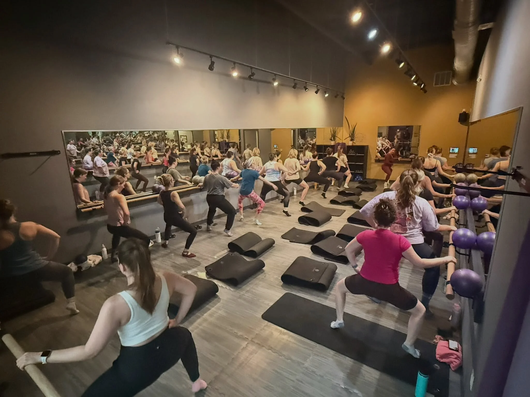 Will you check out that form?! Everyone looking so strong last night trying out the NEW move of the week. Have you tried it yet?