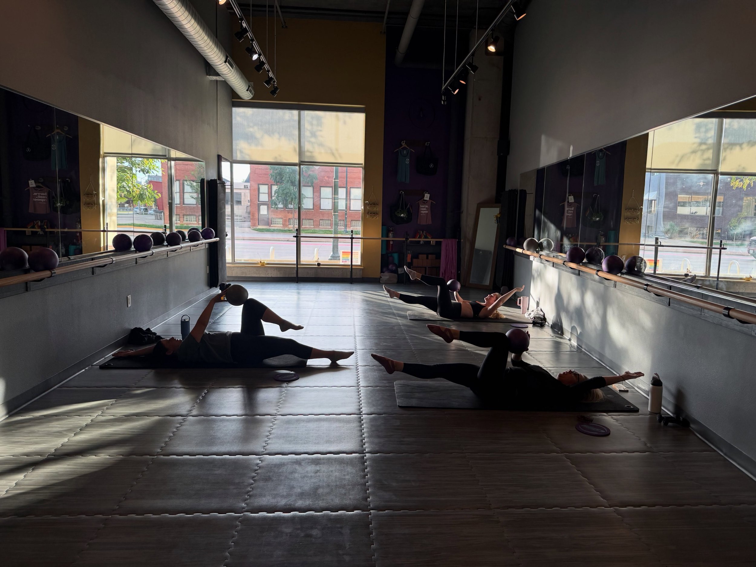 Happy weekend barre fam! Soaking up the sunshine this morning! ☀️😎

Reminder to book your classes for the weekend! See you at the barre!