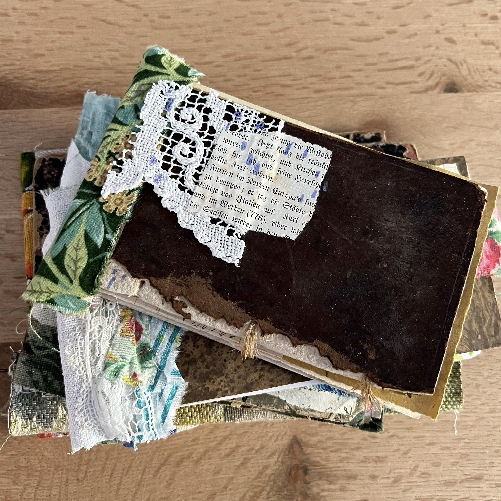 Mixed Media Junk Journals with Roxy Creations 5.JPG