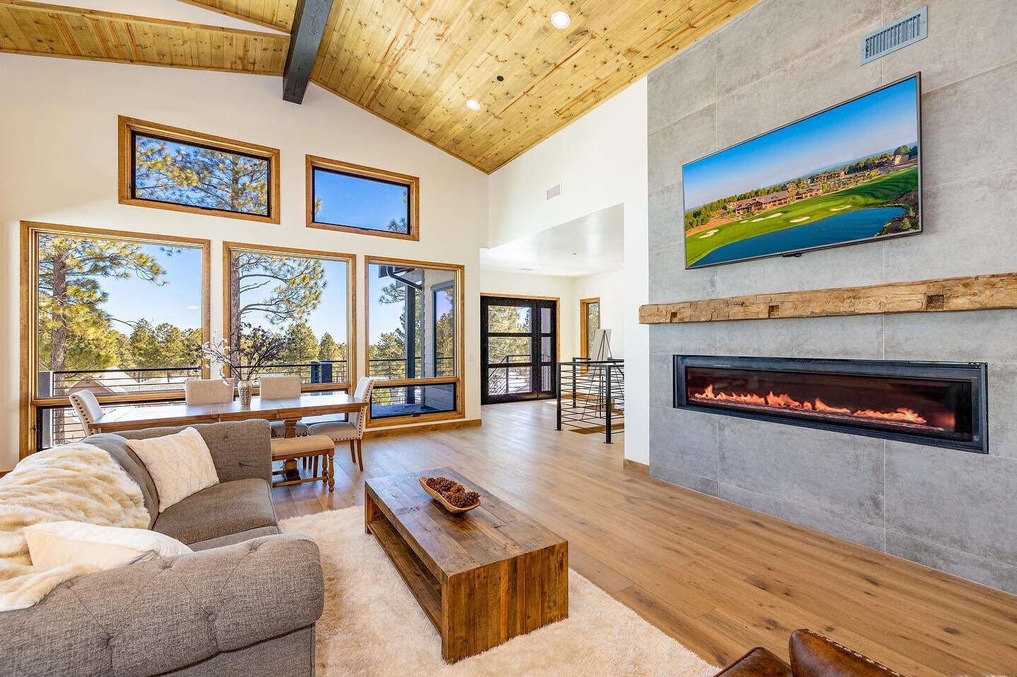 Flagstaff Ranch New Build🌲

$2,099,000 💵

4 Bed | 4 Bath | 4 Car Garage | 3,660 sqft 

Thoughtfully designed modern cabin in the prestigious gated community of Flagstaff Ranch. Complete with a heated driveway, two laundry rooms, two primary suites,