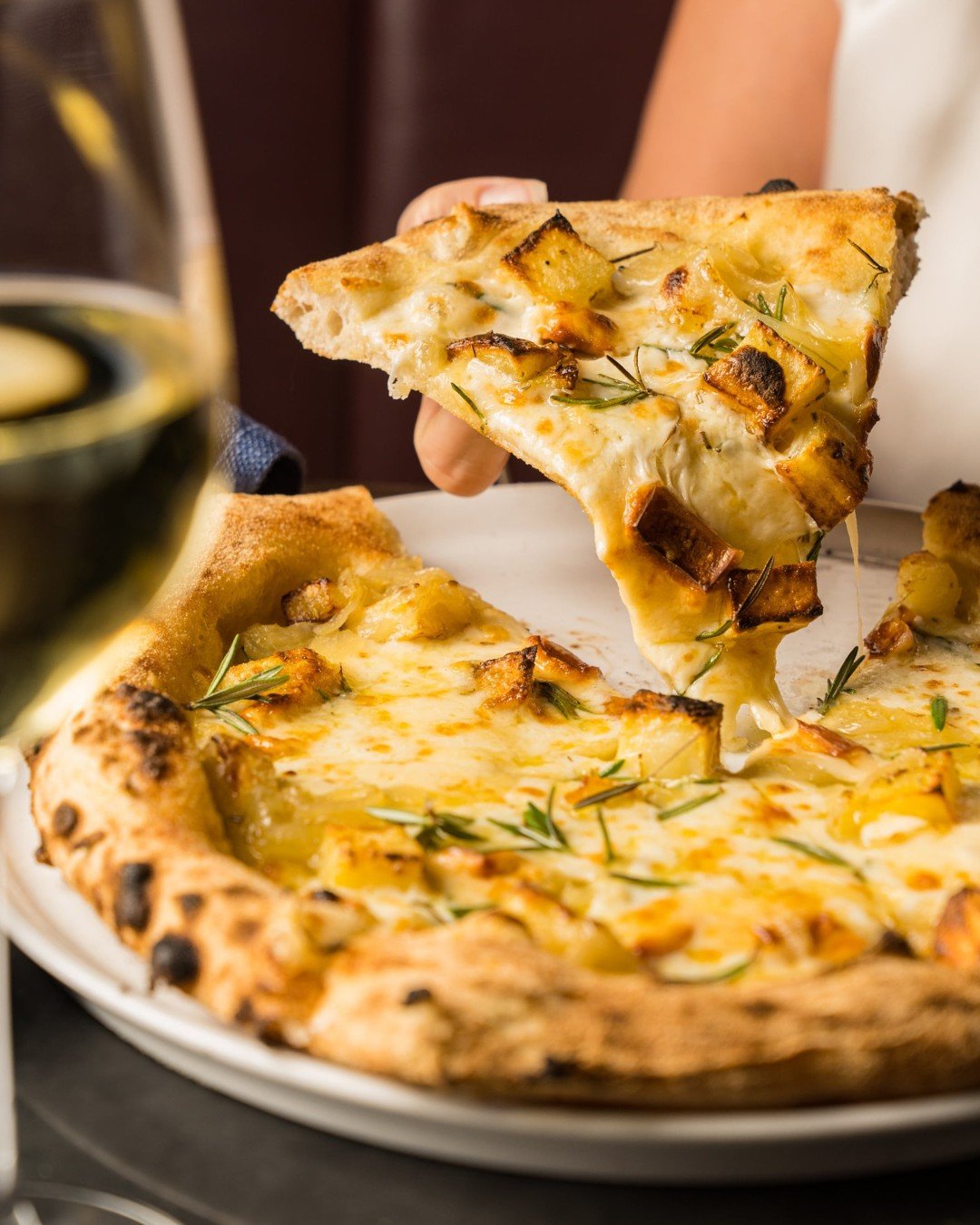 At Mordeo, it&rsquo;s all built for the pace of the CBD. Our hand-stretched pizzas are made with 48-hour slow fermented dough, crisp bases, airy centres and toppings that don&rsquo;t cut corners. Available on our &agrave; la carte menu, or by the sli