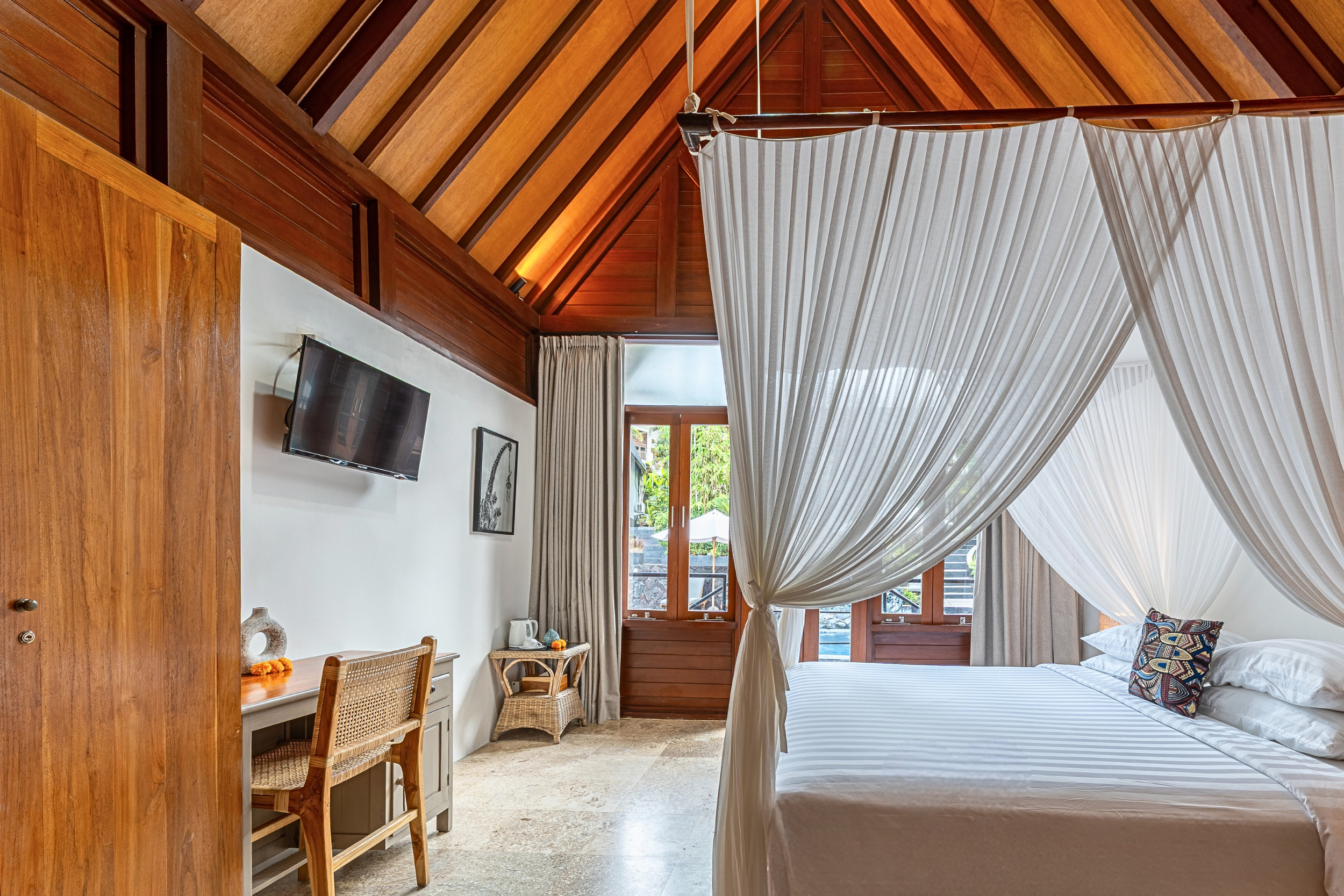 Lumbung-Cottage-Pool-Bed.png