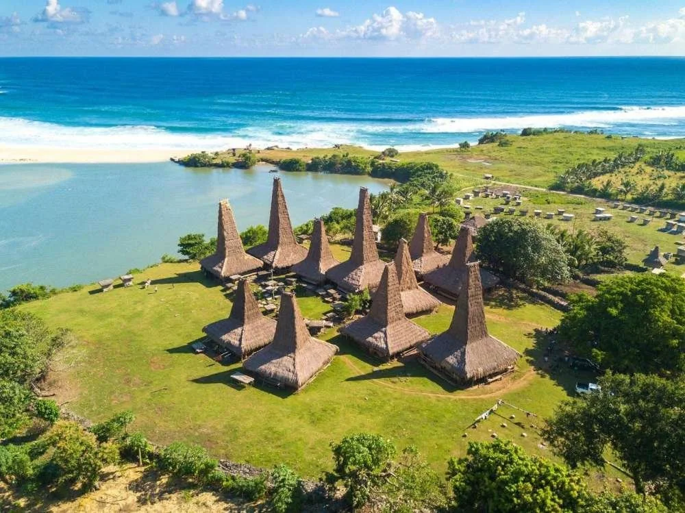 traditional_sumba_village_-mahalo-surf-experience.jpeg