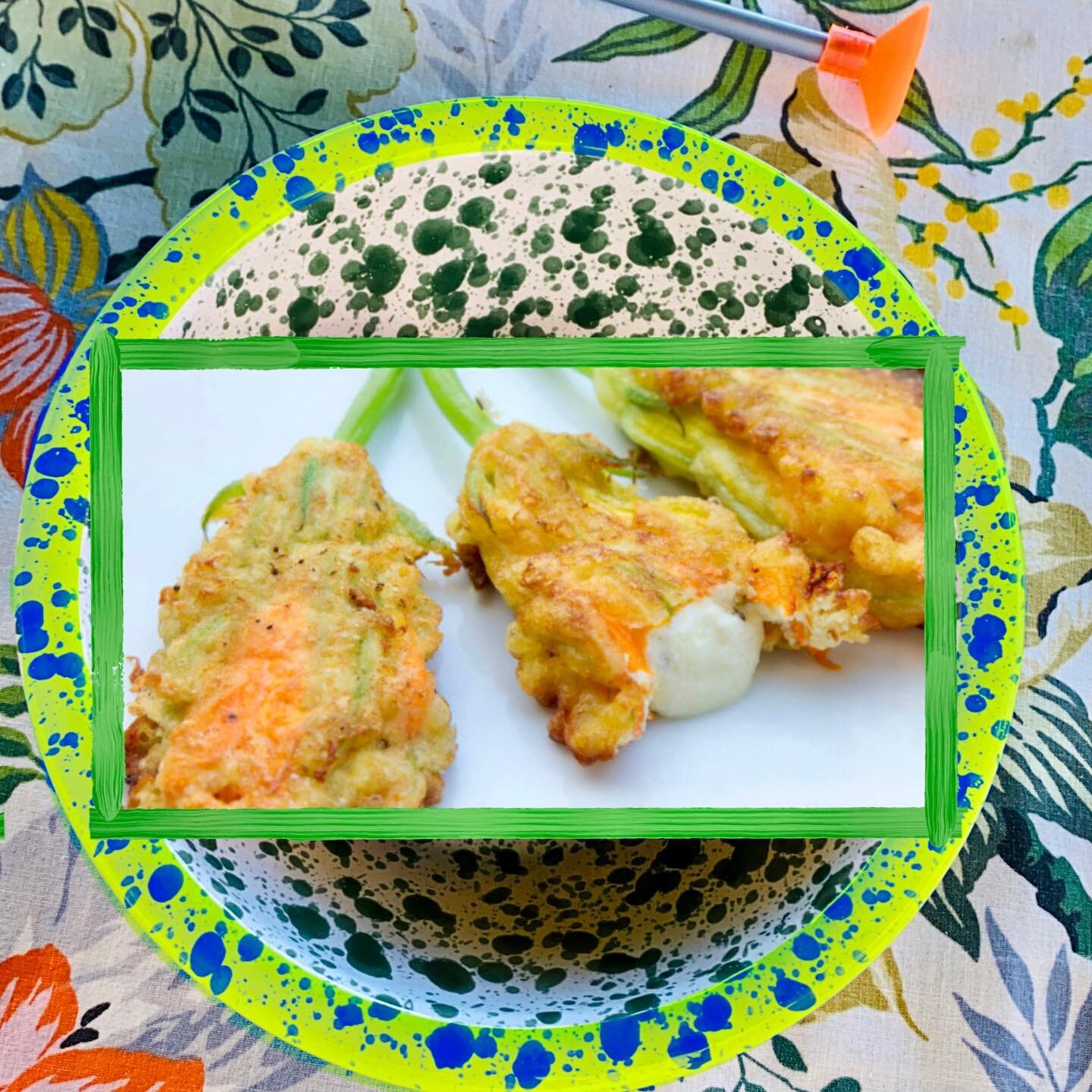 Grazie @wvanrechteren for the picture that gave this idea.  To everybody in the Netherlands with a craving for fresh homegrown veggies!!! RICETTA SPECIALE..
Fiori di zucca fritti.. Carefully take the flower pistil (thanks @googletranslate!!) 
from th