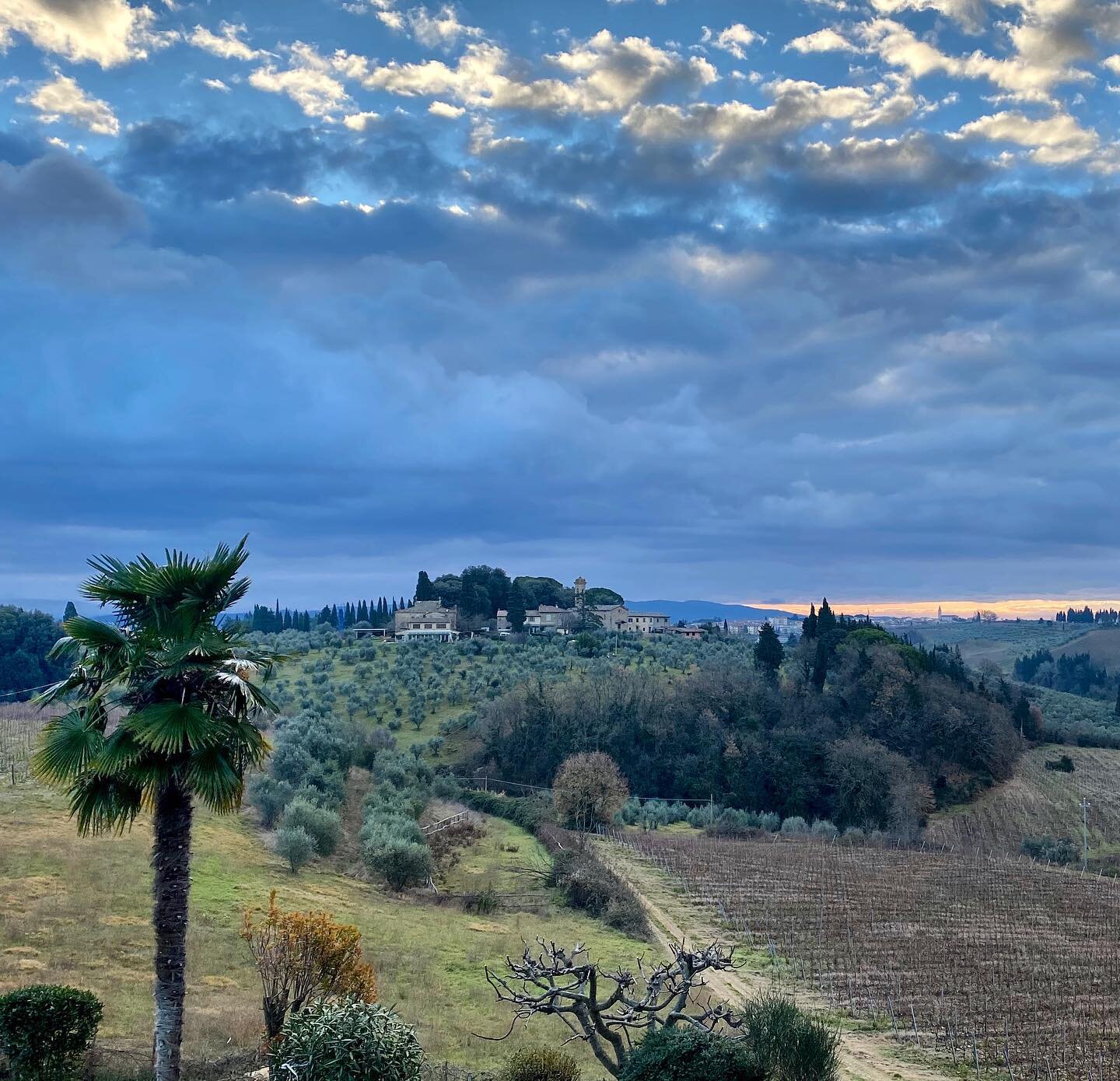 What will the morning bring, when you have this view getting up isn&rsquo;t hard to do.. #vivaitalia #toscany #tavarnellevaldipesa #dreamscometrue