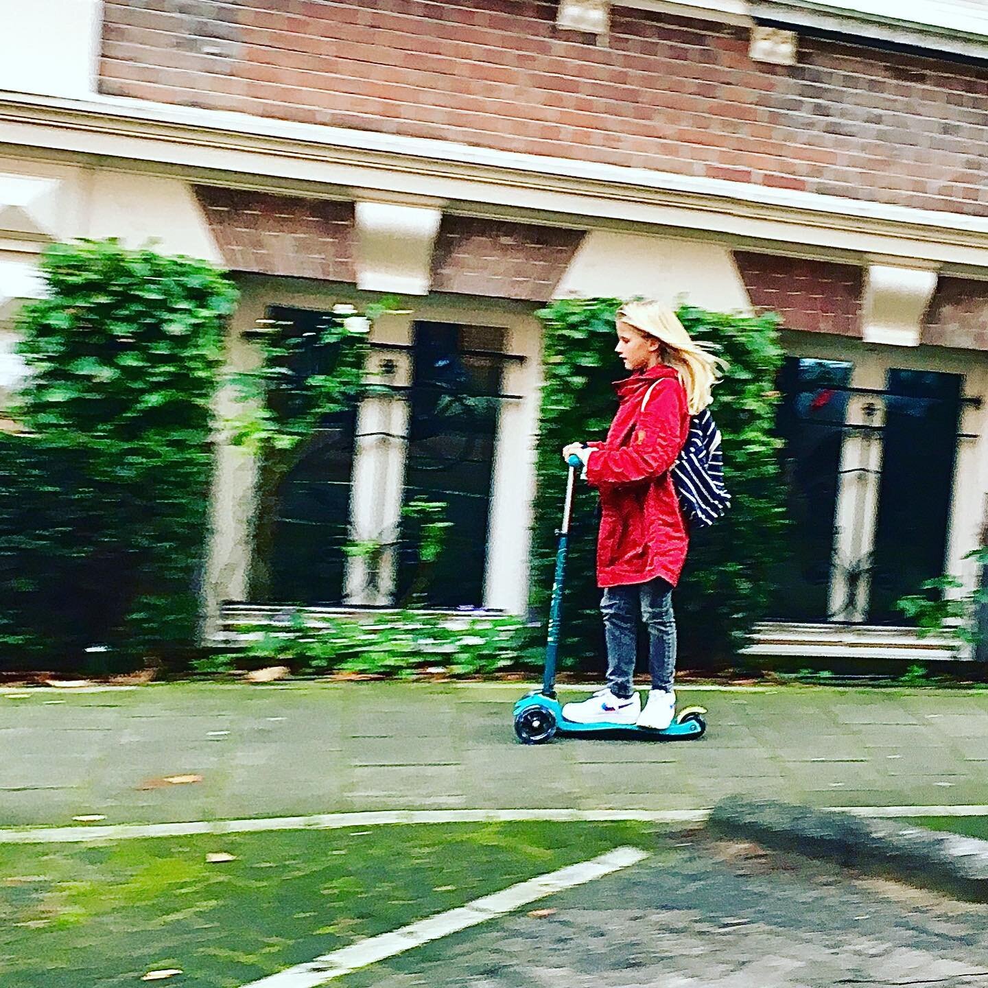 The difference between the kind of nature our kids grow up in and the one I grew up in.. #fortunata #futureheritage #family #fortunatafamily #citylife #natureinthecity #amsterdam #oisterwijk #microstep #marietjepietje #urbanjungle