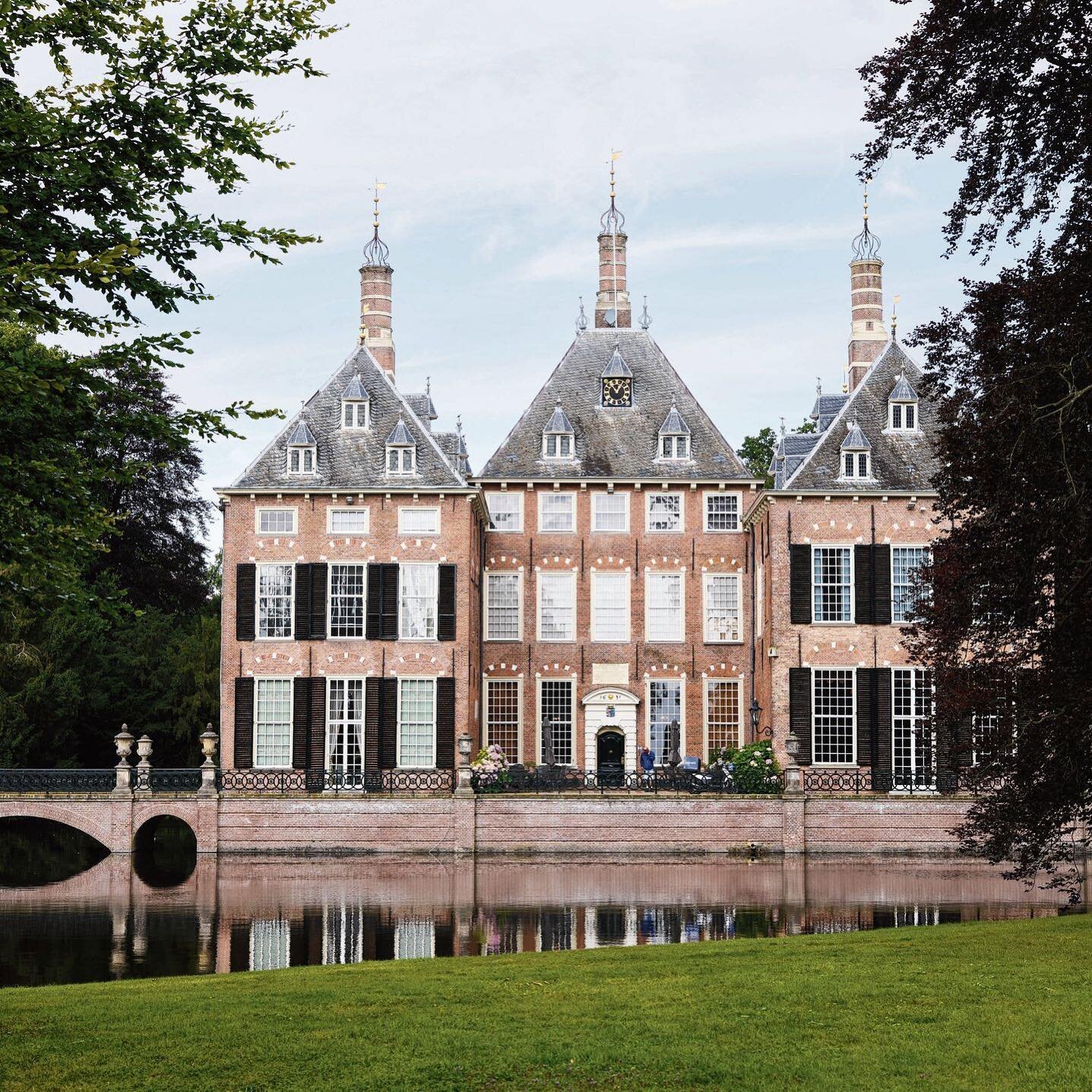 After a continious family line of 800 years!!!! my parents-in-law are moving out #Duivenvoorde #castle 😢. A new phase for the family as the castle and its #legacy will live on.. So many memories with our children, my husband, our engagement and wedd
