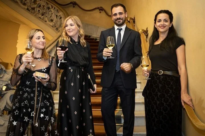 Posted @withregram &bull; @artrunagency Algunos momentos de diversi&oacute;n con el team #byinvitation2024 ✨
&iexcl;Una experiencia simplemente maravillosa, rodeadas de personas incre&iacute;bles, talento y muchas risas 😍

@mariella.franzoni &hearts