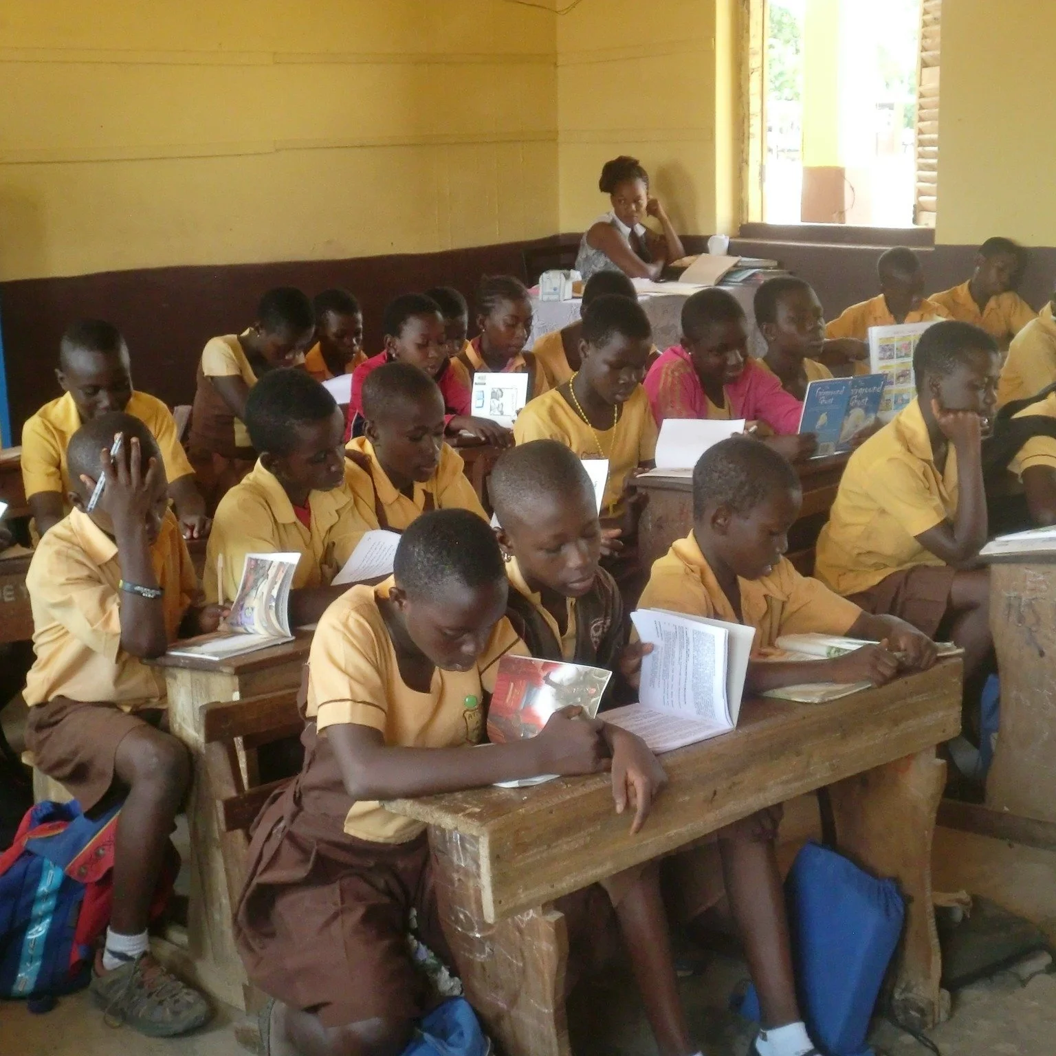 Een prachtige nieuwjaarsgroet van onze partner Ibrahim uit  Ghana. 

 
Dear Cathy.
 
Your unwavering commitment to nurturing young minds through the gift of shared reading programmes, story books and other MY BOOK BUDDY accessories has lit the path t