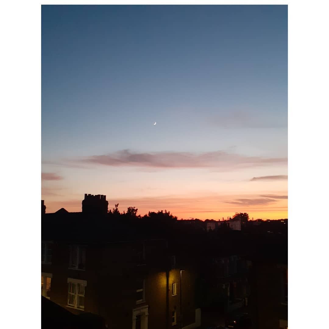 Lockdown view 🔒🌇
.
.
.
.
#london #lockdown #covid19 #sunset #nofilter #coviddiaries
