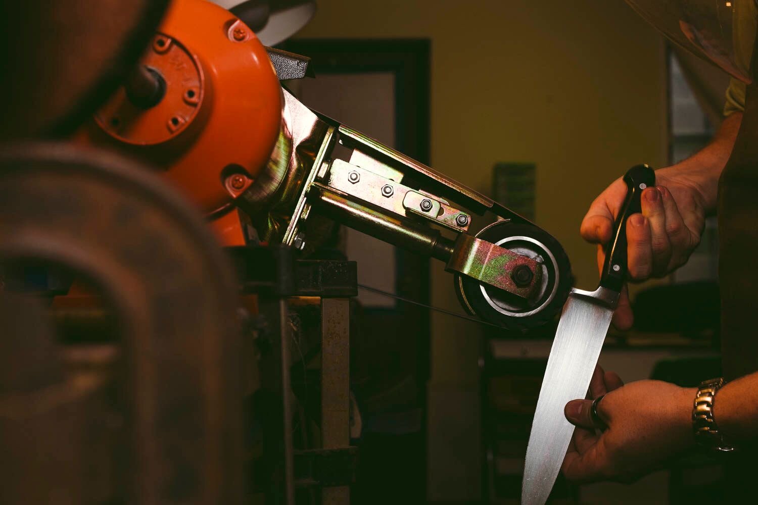 Professional Clipper Blade Sharpening VS The Sharpening Block or Sandpaper  