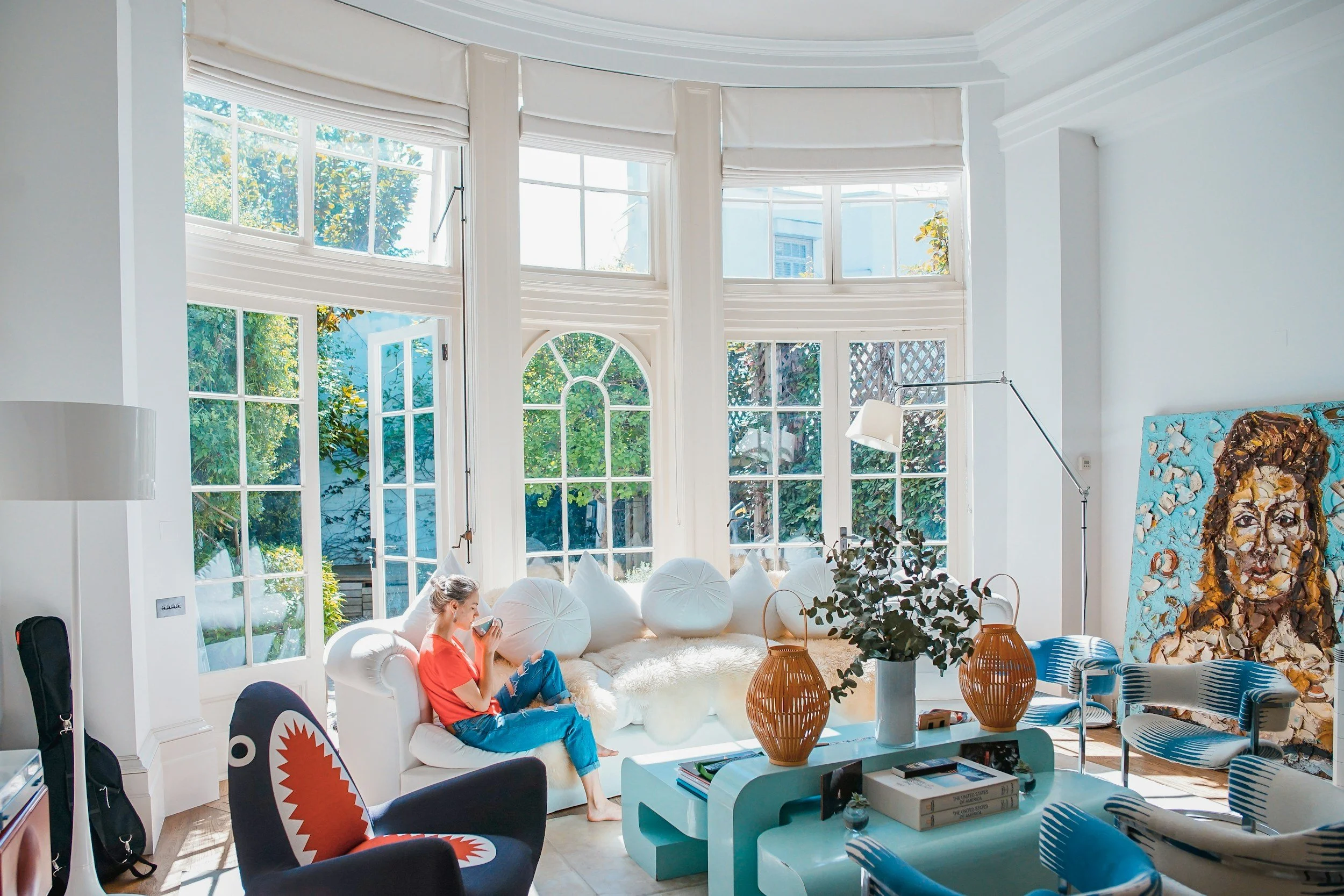 women buying a house