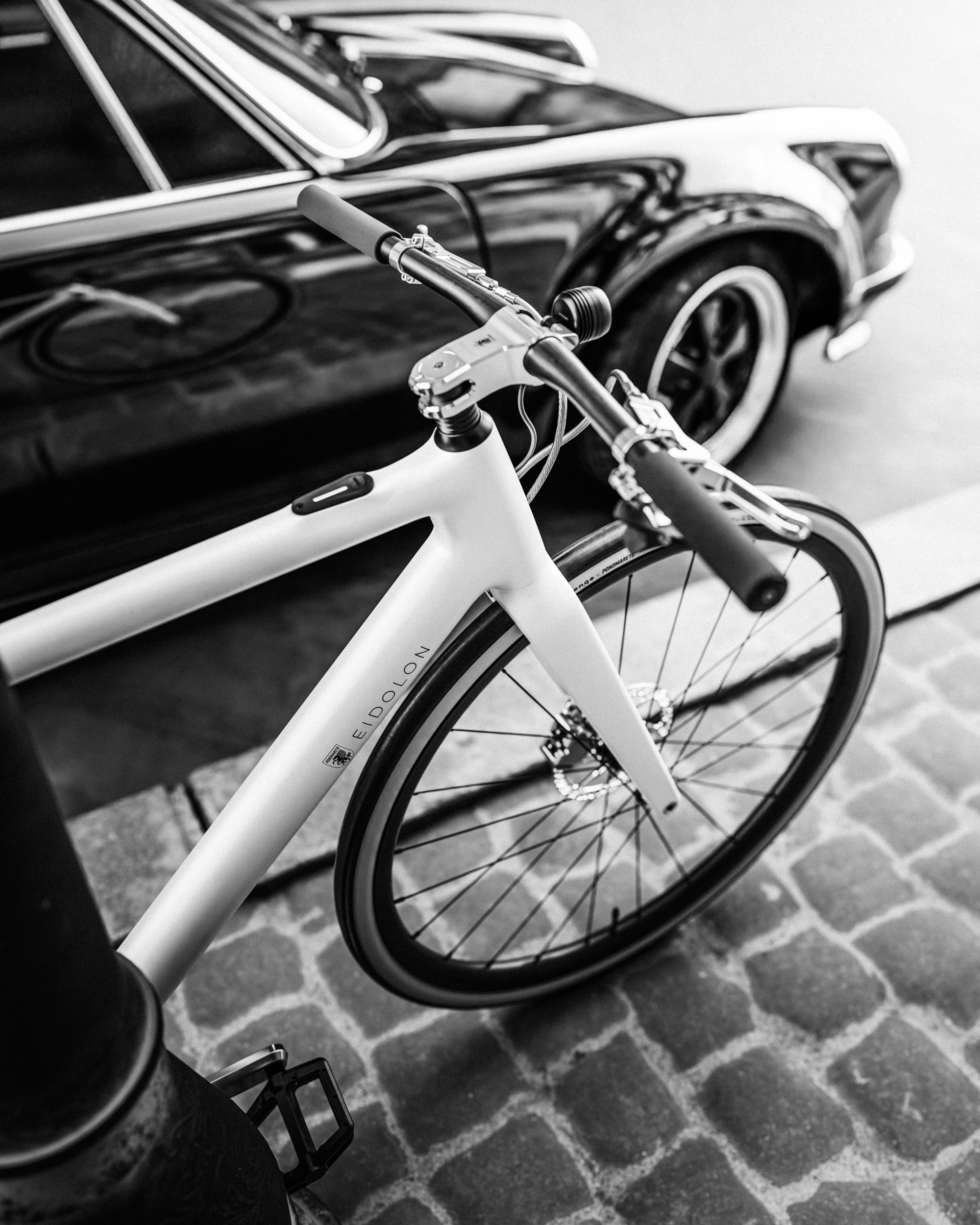 Black and white close-up of Ponomarets EIDOLON eBike top tube and cockpit.