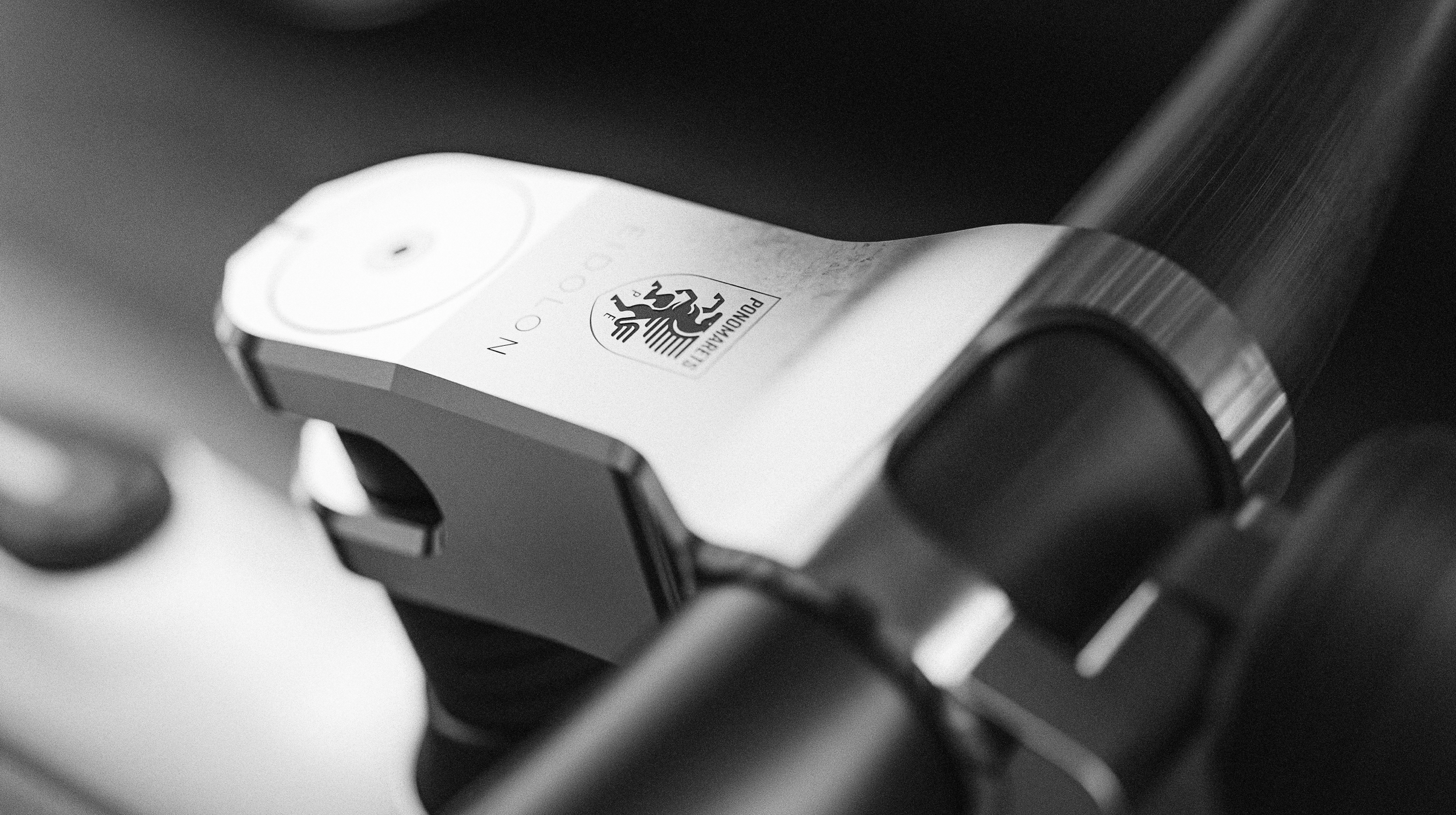 Black and white close-up of a Ponomarets stem and top cap with crest.