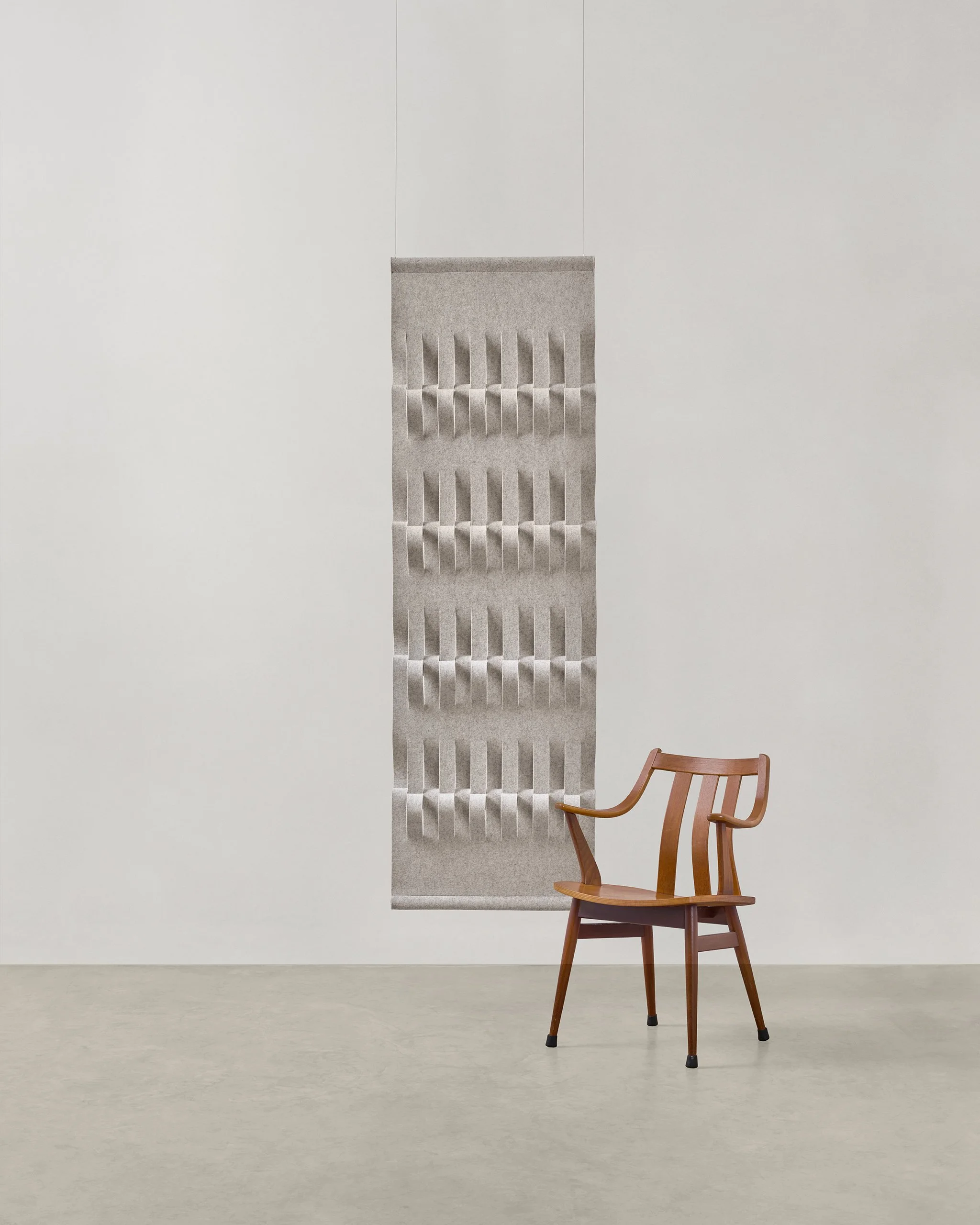 BRASSA S allover, a partition panel 100% wool felt. Available widths: ± 55 cm, ±85 cm en ±175 cm per panel. Custom sizes on request.