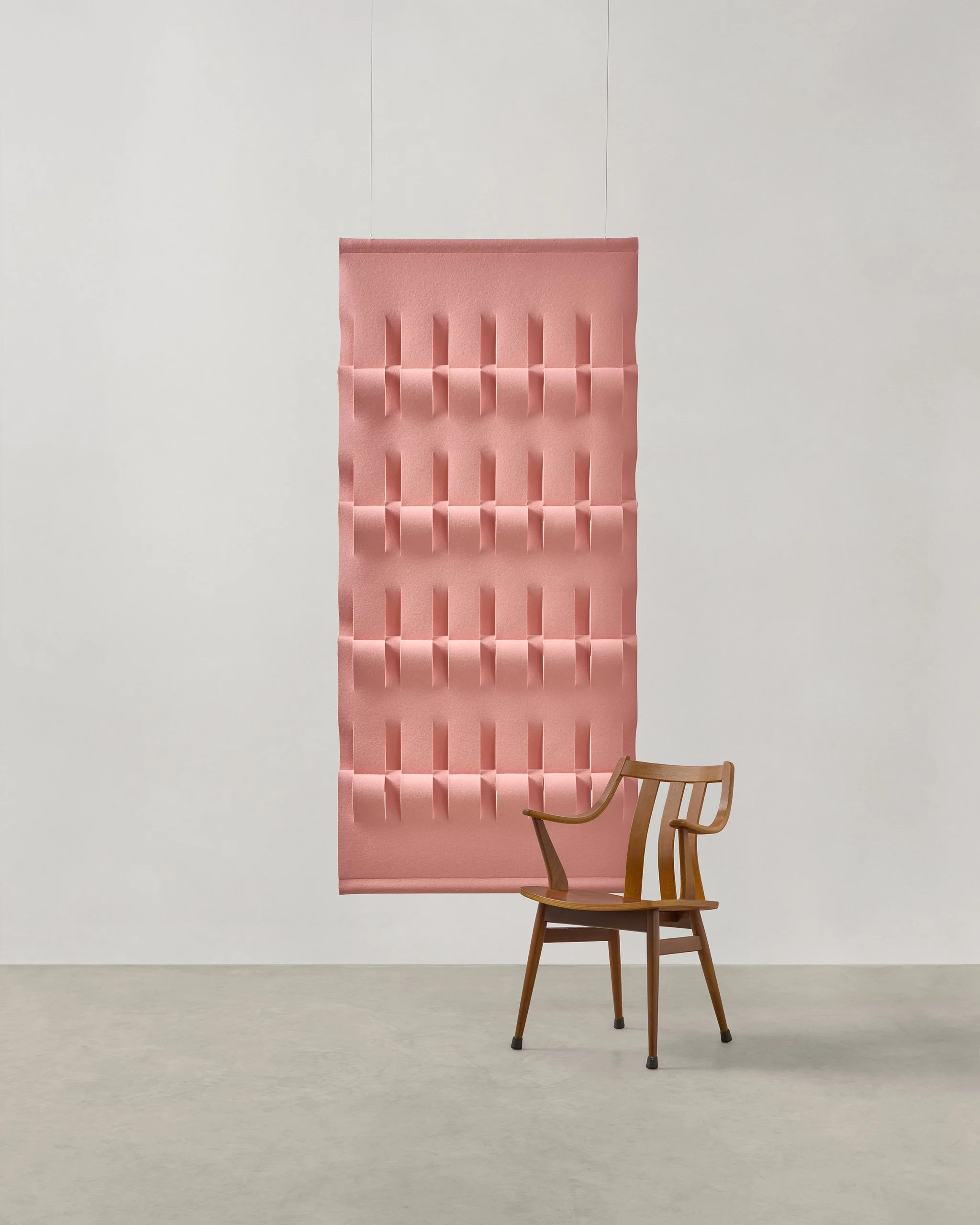 BRASSA M allover, a partition panel 100% wool felt. Available widths: ± 50 cm, ±80 cm en ±170 cm per panel. Custom sizes on request.