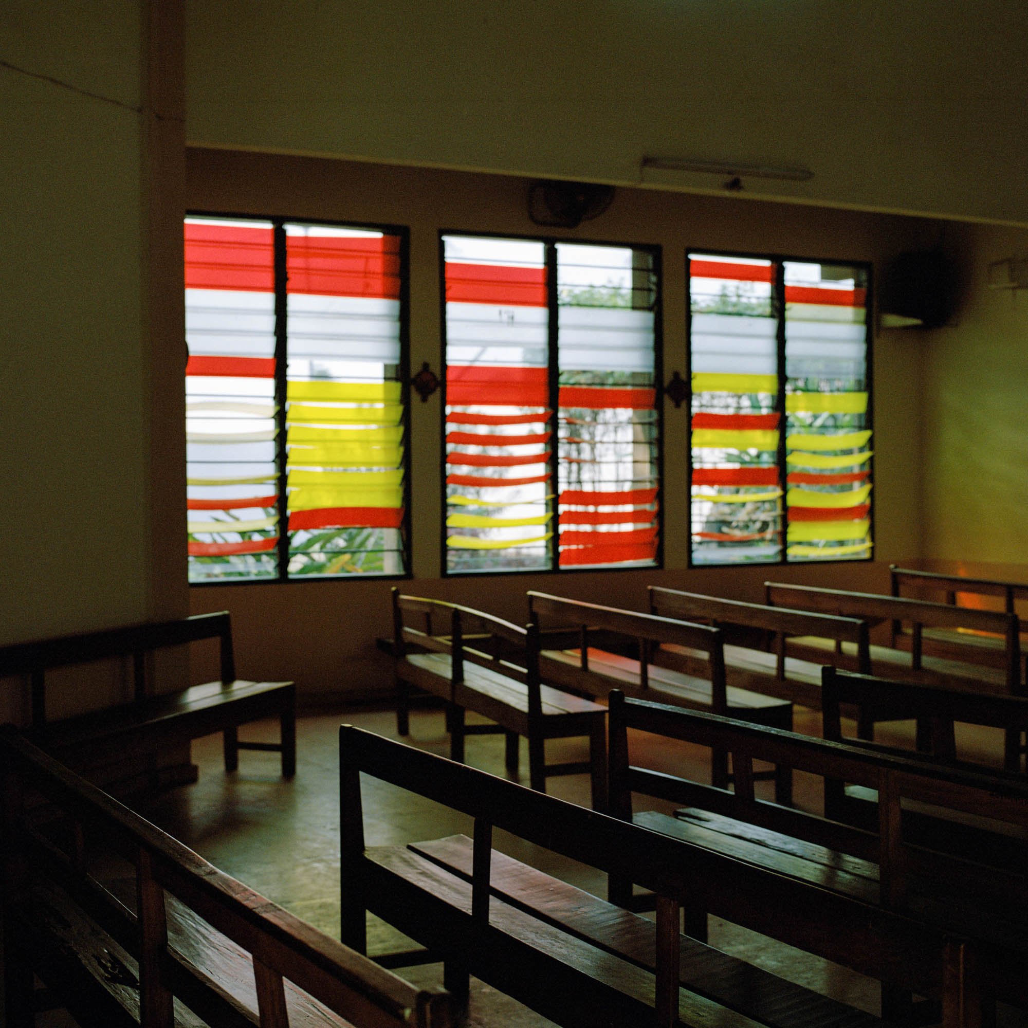 In the meanders of Saint Joseph's Hospital, a denominational health care institution in the heart of the Limete commune in Kinshasa, a chapel welcomes patients' prayers. Religion has a special place in the structure founded in 1987 