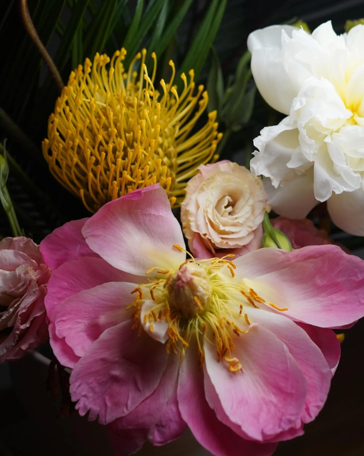 Happy Monday from this blown out Peony. I thought hard about not using this stem but it serves as a great reminder that you are still beautiful even if you feel blown to pieces by life. #mondaymotivation #floralmonday #atlantaflorist #blackownedbusin