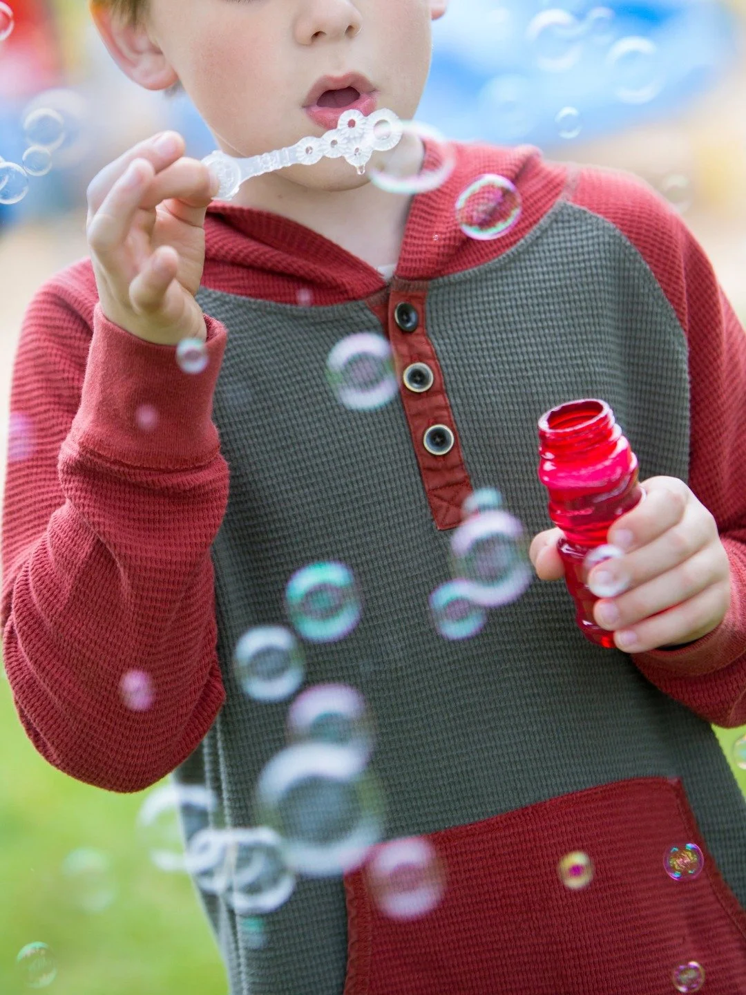 "I'm bored."

Two words every parent hears approximately 400 times per summer. 😄

Here are 5 sunny day ideas that are actually good for kids' brains and bodies:

☀️ Sidewalk chalk obstacle course &mdash; Movement, creativity, and a little 