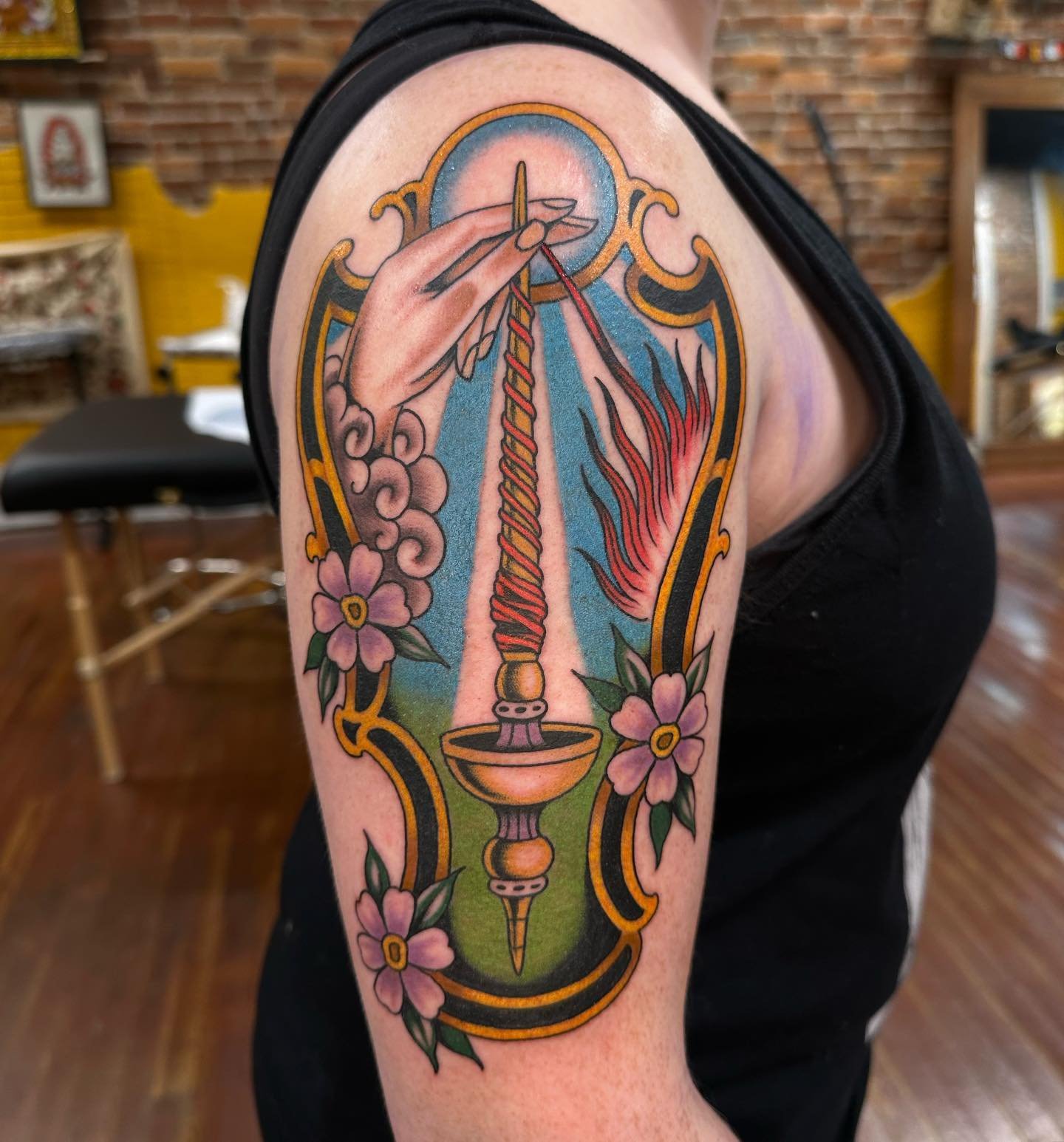 Some fresh, bad ass, colorful pieces for your Wednesday afternoon&mdash;
Custom tarot design by @jerika.tattoos
Little band ladybugs by @marshall.gif 
We&rsquo;ll be open for walk ins this Saturday, 12pm-7pm! 

#historiccstreet#commercialstreet#sprin