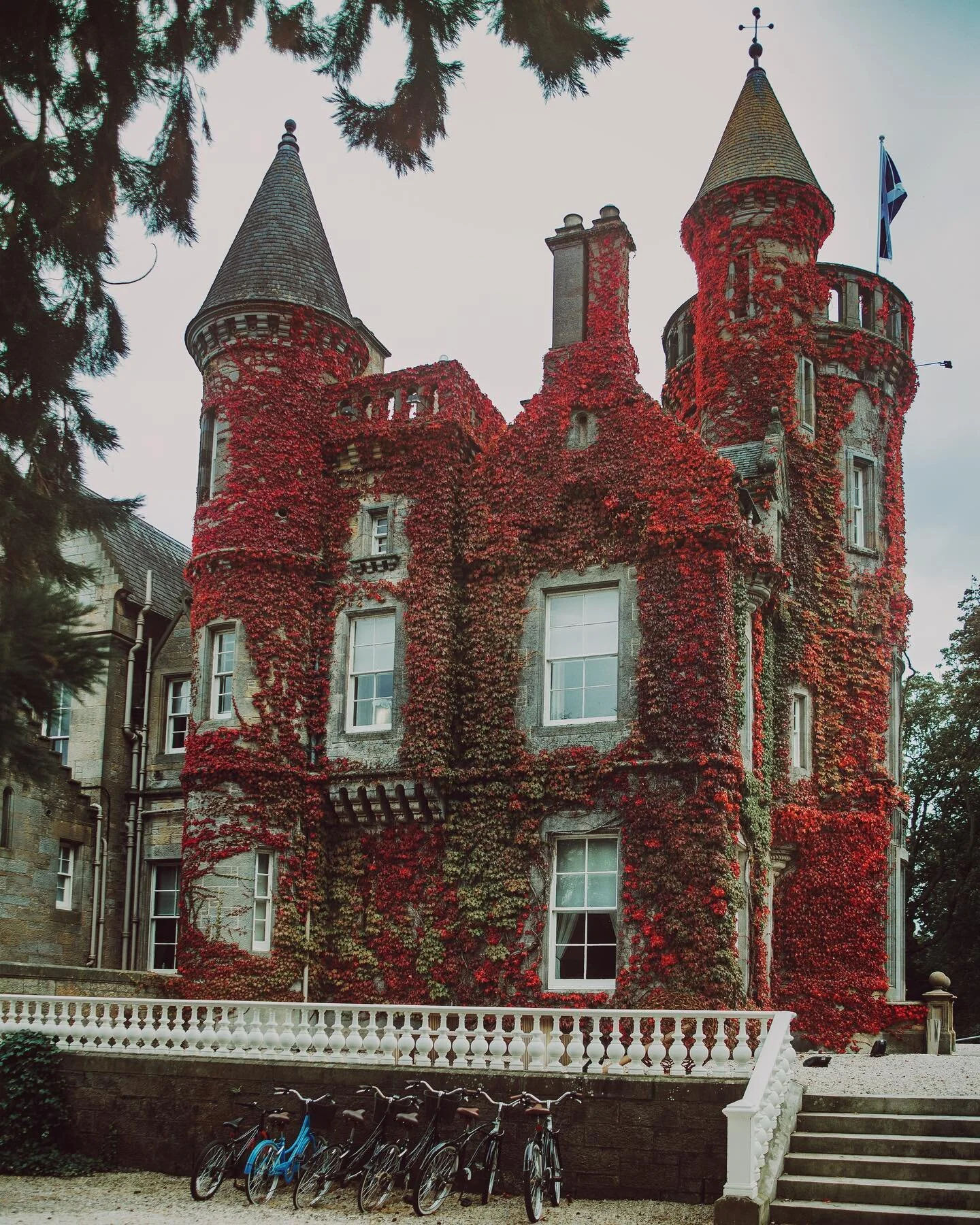 My mind hasn&rsquo;t changed over the years Carlowrie castle remains my favourite castle of all to this day❤️🍁 it was tricky to shoot then I was right against the sun and clouds weren&rsquo;t too thick and I tried my best to rescue that shot and sav