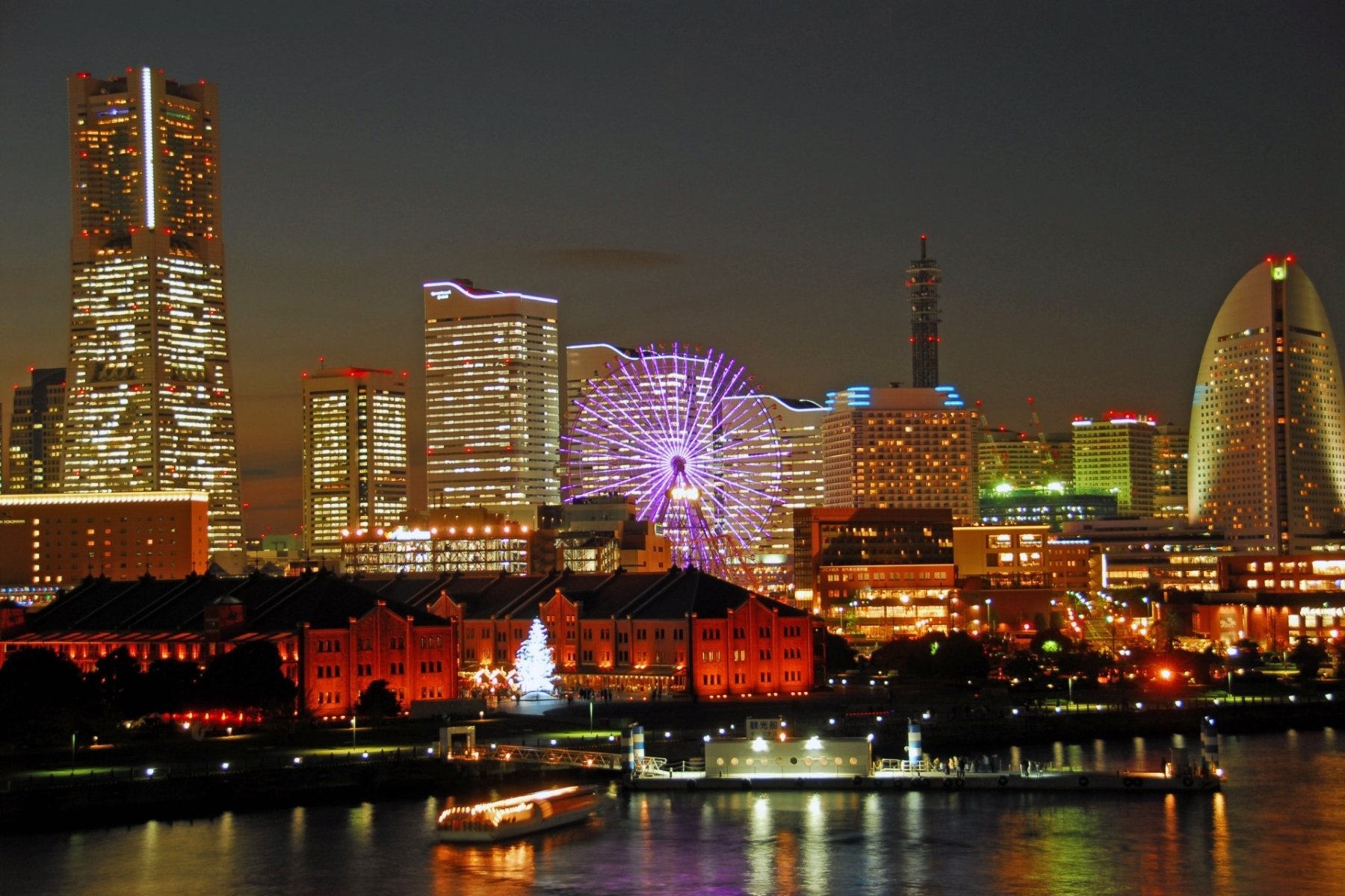 Yokohama_Akarenga_NightView_PhotoAC794728_m.jpg