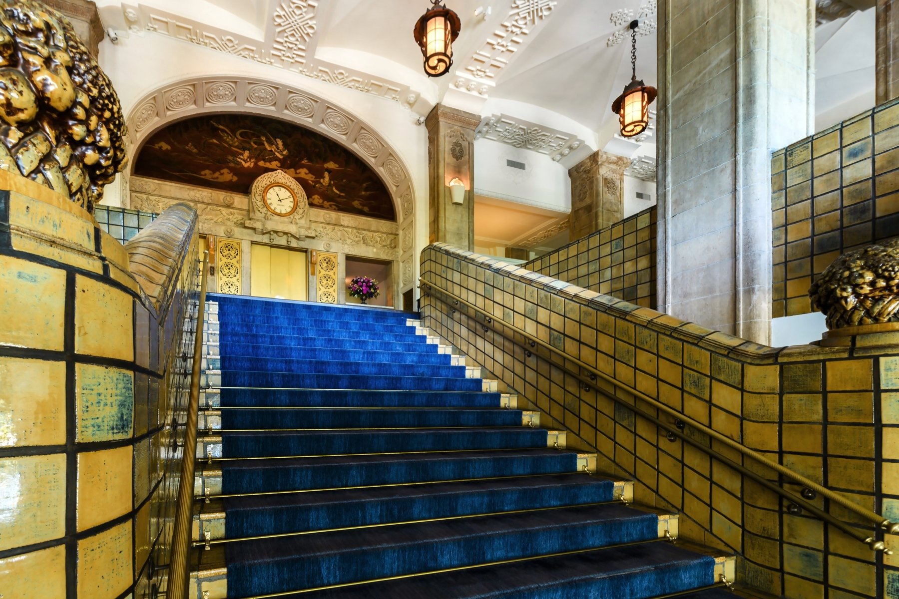 Hotel New Grand_本館階段2017撮影5.jpg