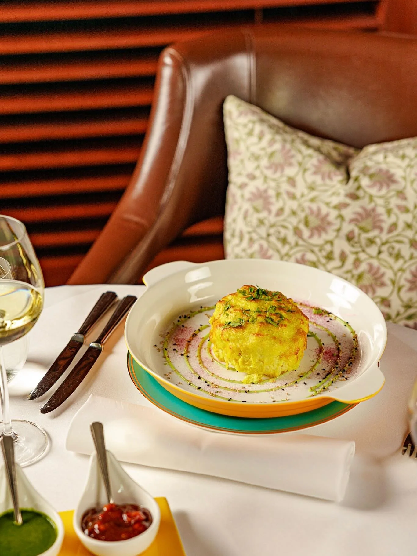 Til Gobi &ndash; Cauliflower redefined: Roasted in the traditional tandoor oven and finished with sesame, almonds and cashews. A vibrant vegetarian highlight from our new menu.
#indiaclubberlin