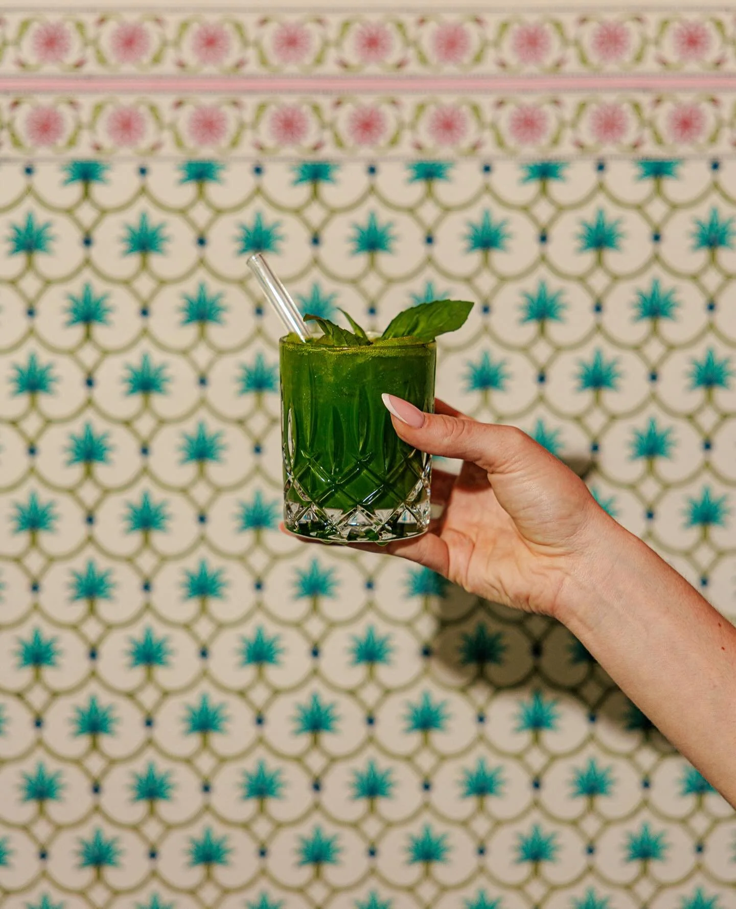 Start your weekend right. Already had a look at our cocktail menu? Let our bar team work their magic and serve you summer in a glass &ndash; with our signature Gin Basil Smash: vibrant, refreshing, and full of flavor.
#indiaclubberlin