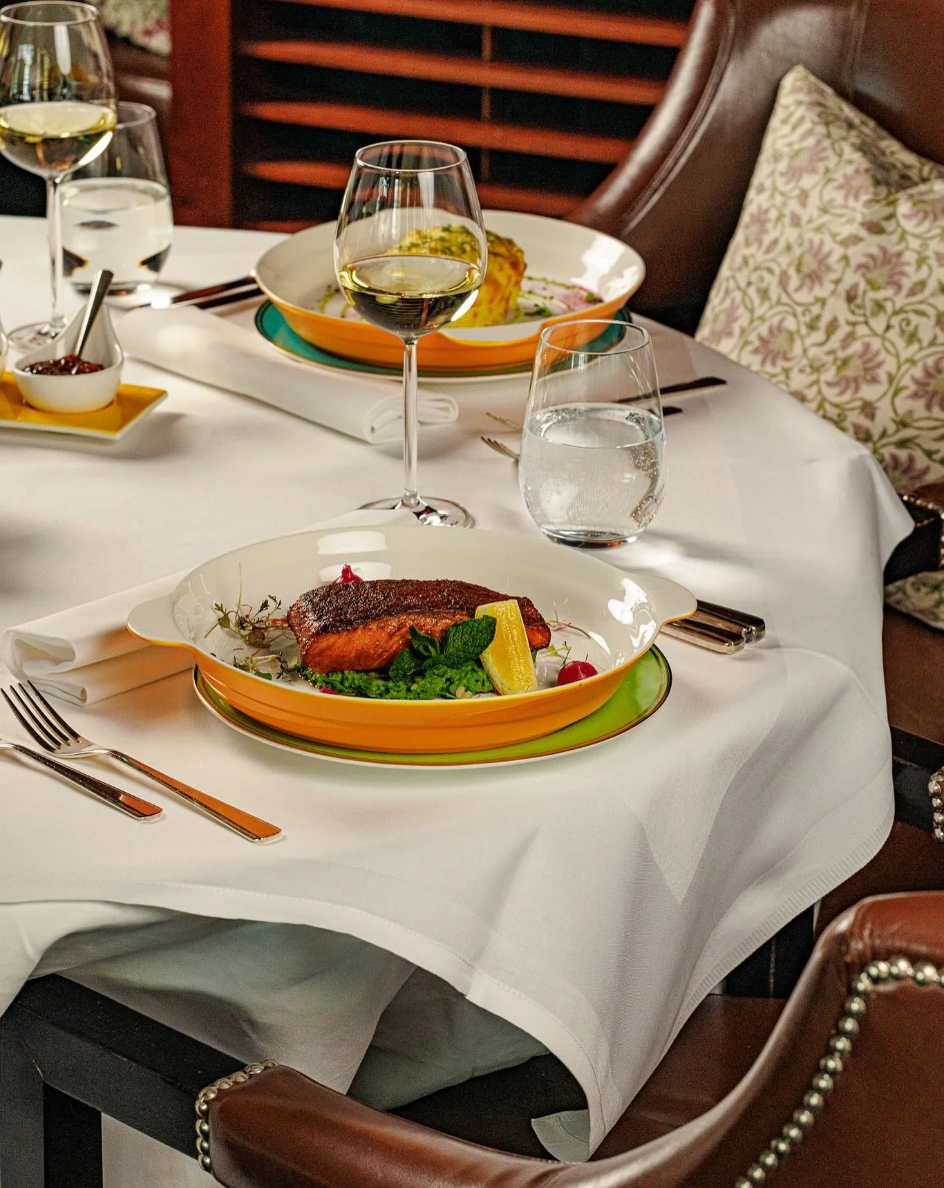 A Tandoor Oven masterpiece &mdash; our Salmon Matar, served on a delicate green pea smash, unites bright summer flavors with refined culinary elegance.
#indiaclubberlin